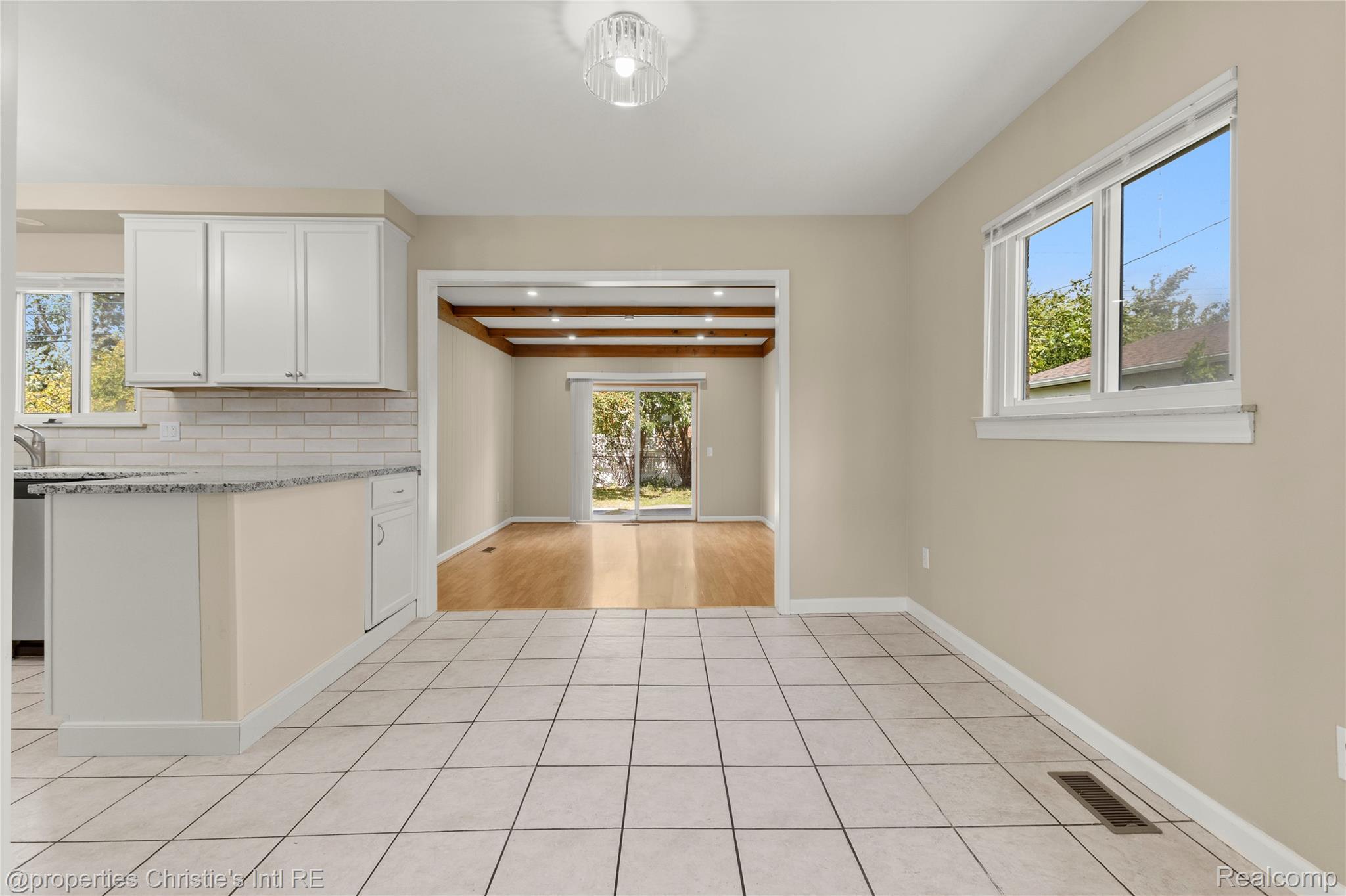 15918 Mount Vernon Street