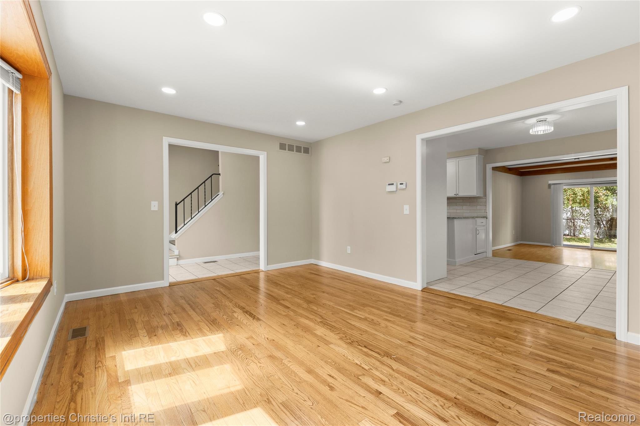 15918 Mount Vernon Street