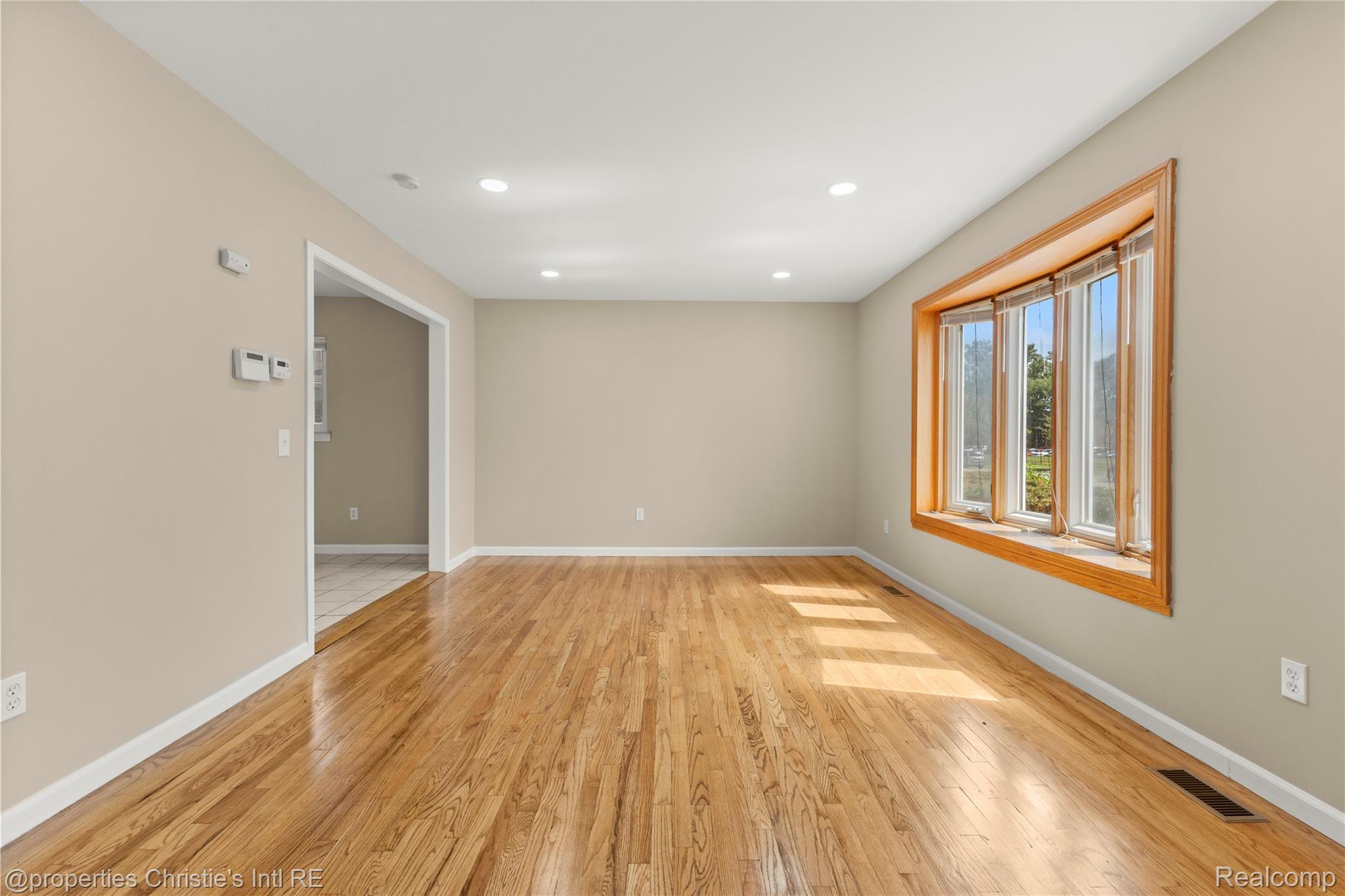 15918 Mount Vernon Street