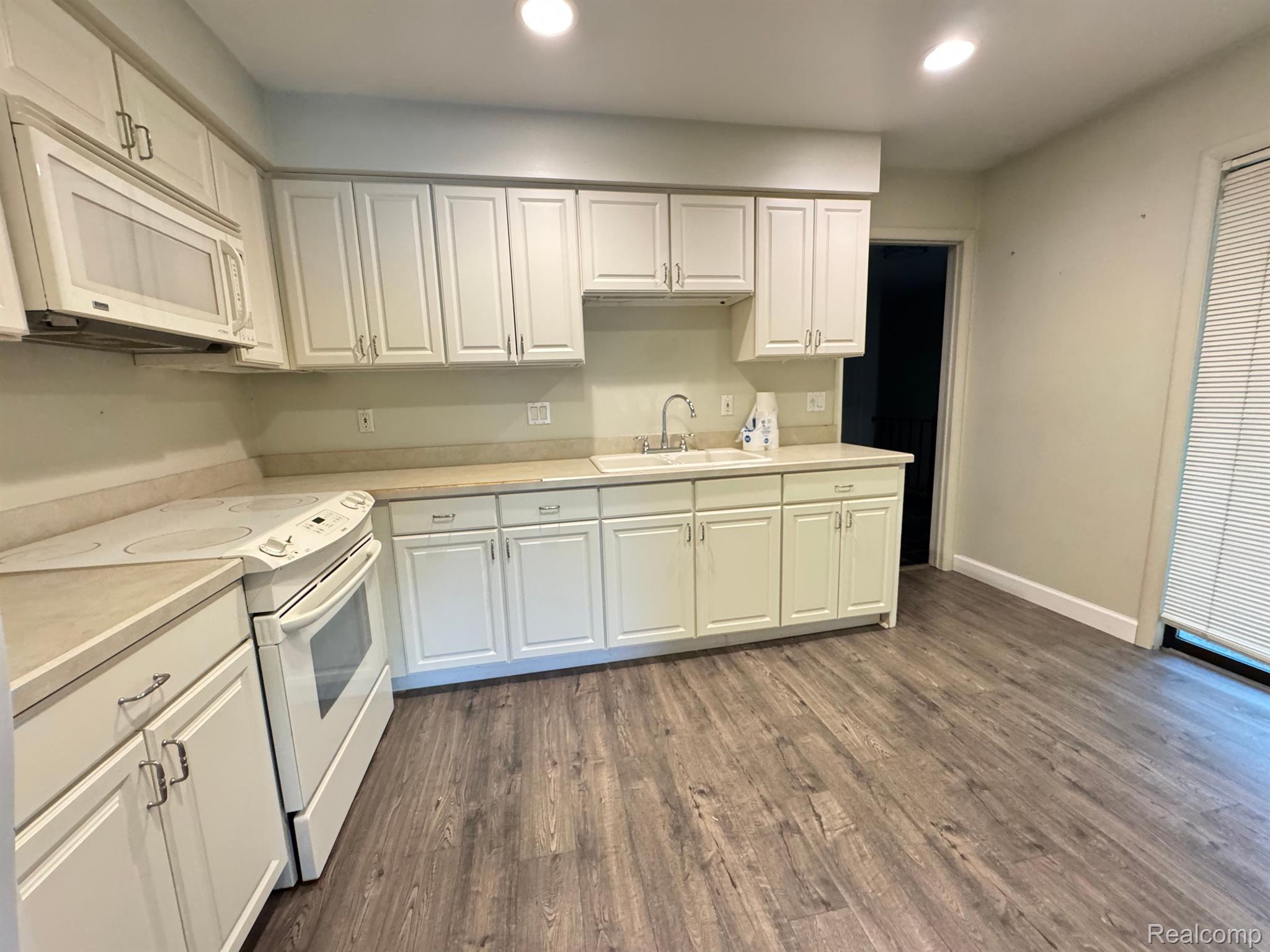 3152 LINDENWOOD Drive