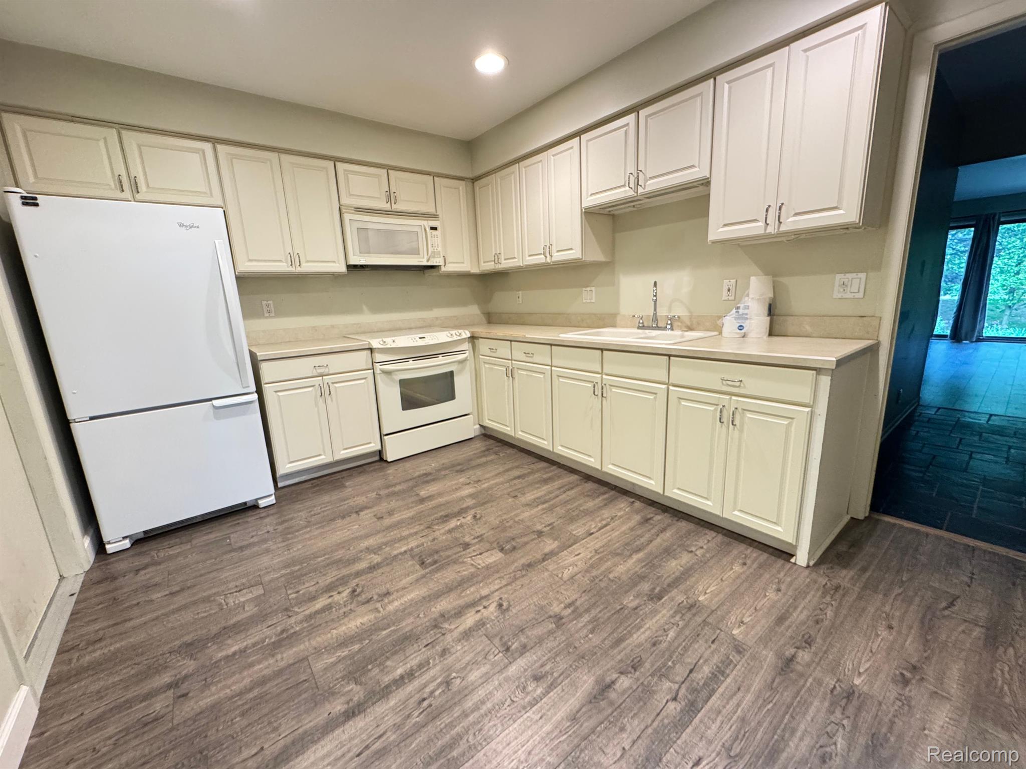 3152 LINDENWOOD Drive