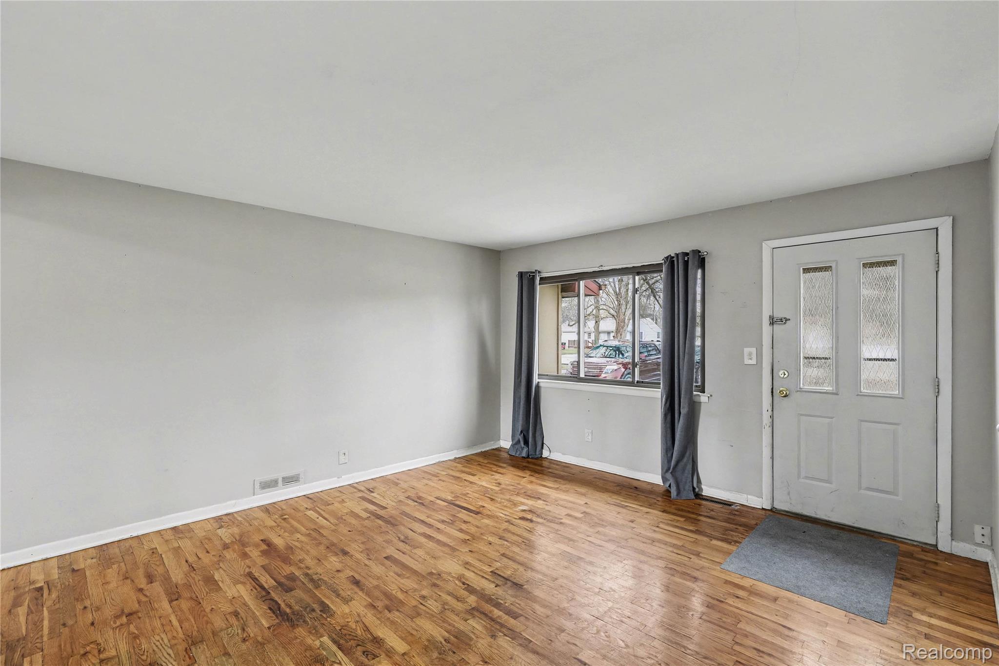 2423 N Long Lake Road