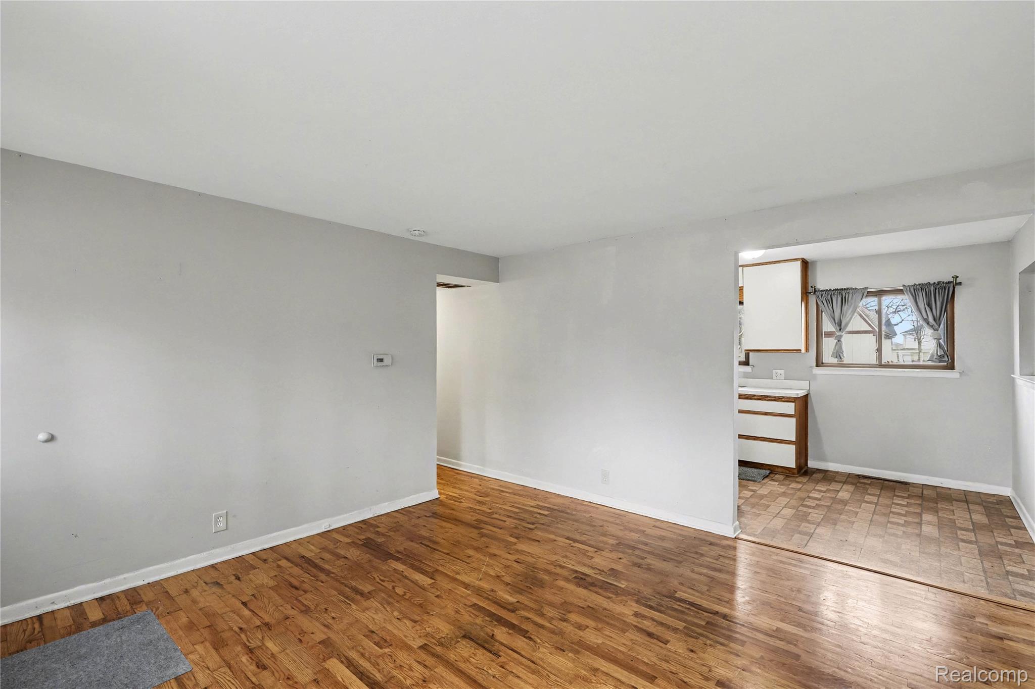 2423 N Long Lake Road