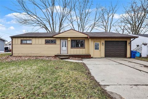 2423 N Long Lake Road Fenton Charter Township MI 48430