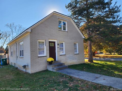 1825 Bass Lake Road Commerce Charter Township MI 48382