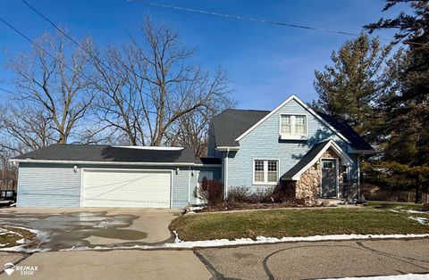 Photo of 2037 E Grand Blanc Road, Grand Blanc Charter Township, MI 48439 (MLS # 5050201471)