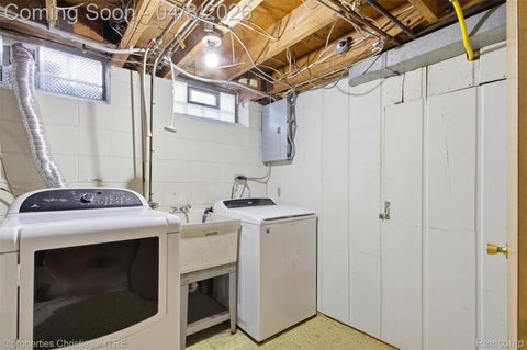 Tiny photo for 926 Abbey Street, Birmingham City, MI 48009 (MLS # 20261021585)