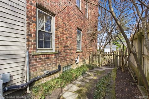 Tiny photo for 926 Abbey Street, Birmingham City, MI 48009 (MLS # 20261021585)