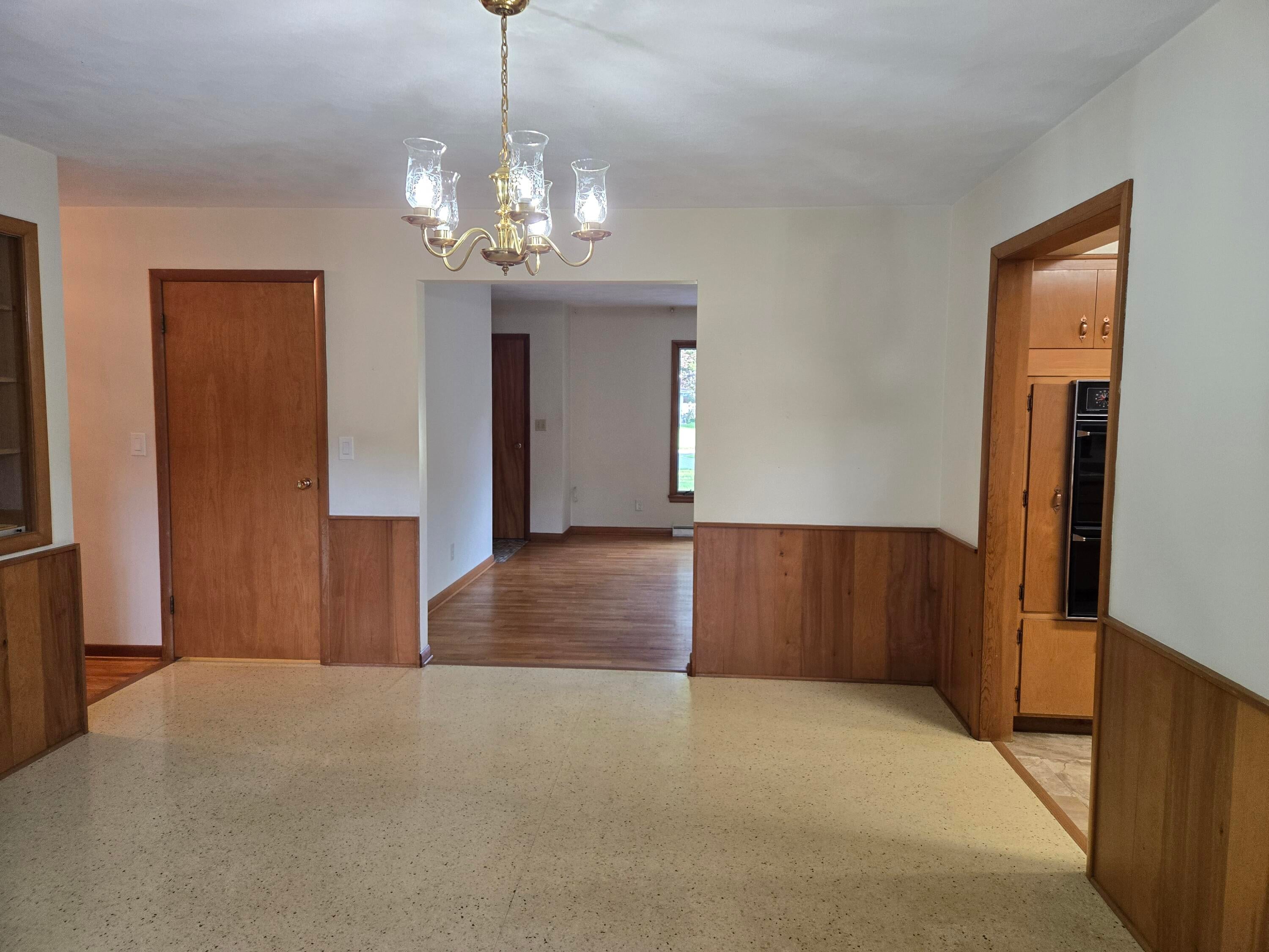 1970 S Valleyview Drive