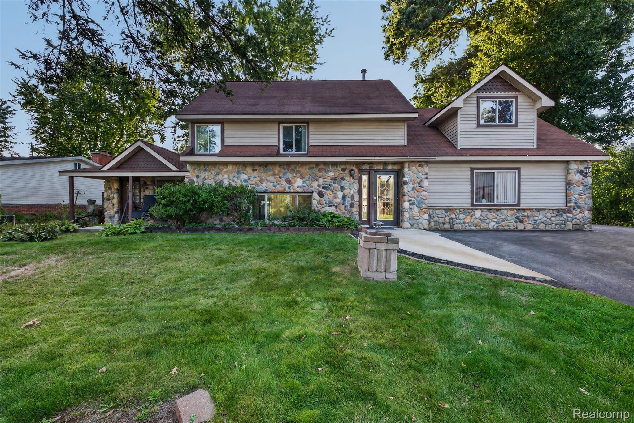 1155 Dolane Boulevard
