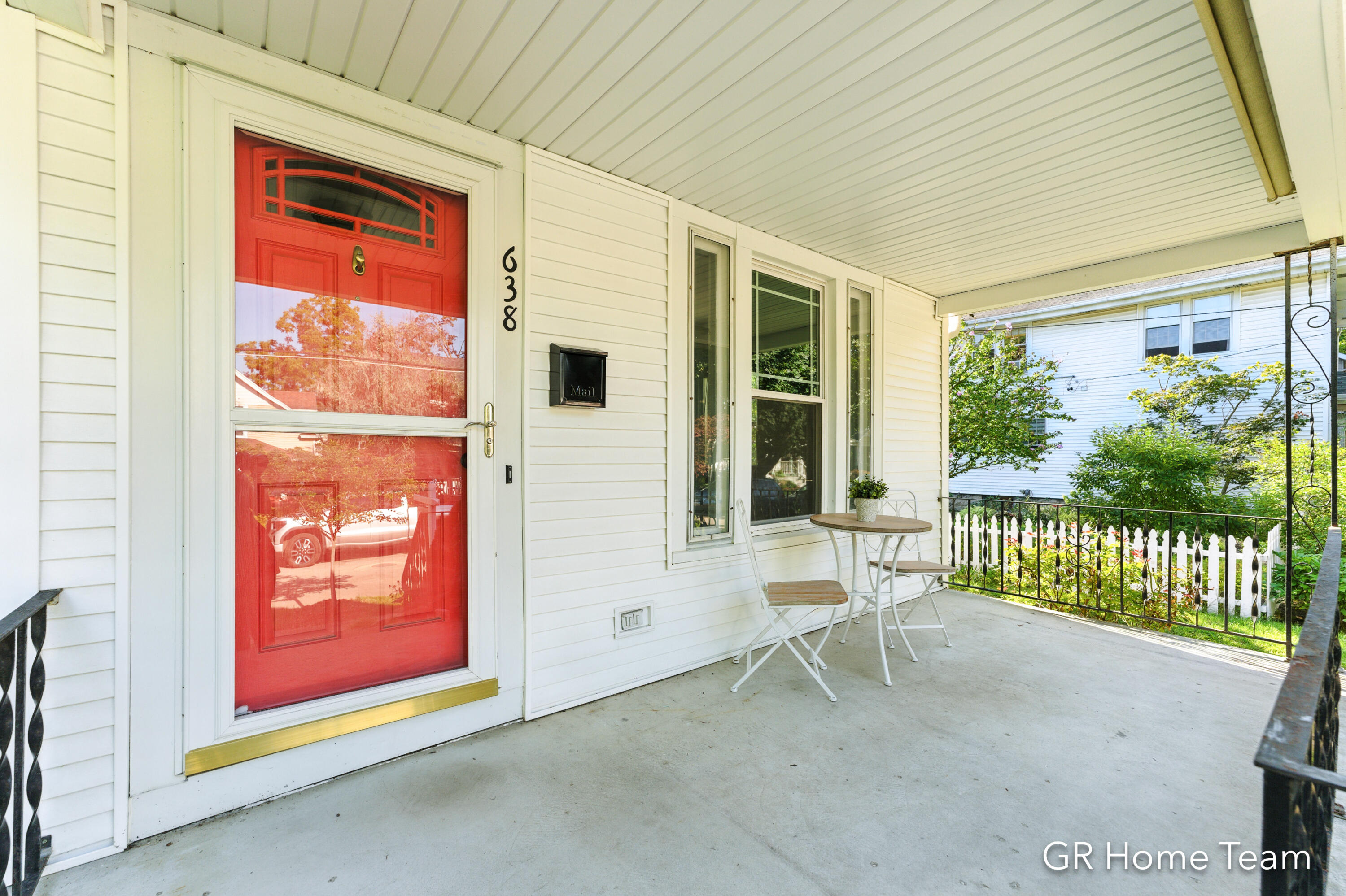 638 Gladstone Drive SE