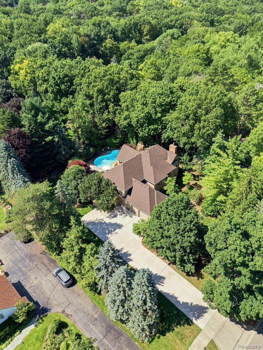 853 Lone Pine Road