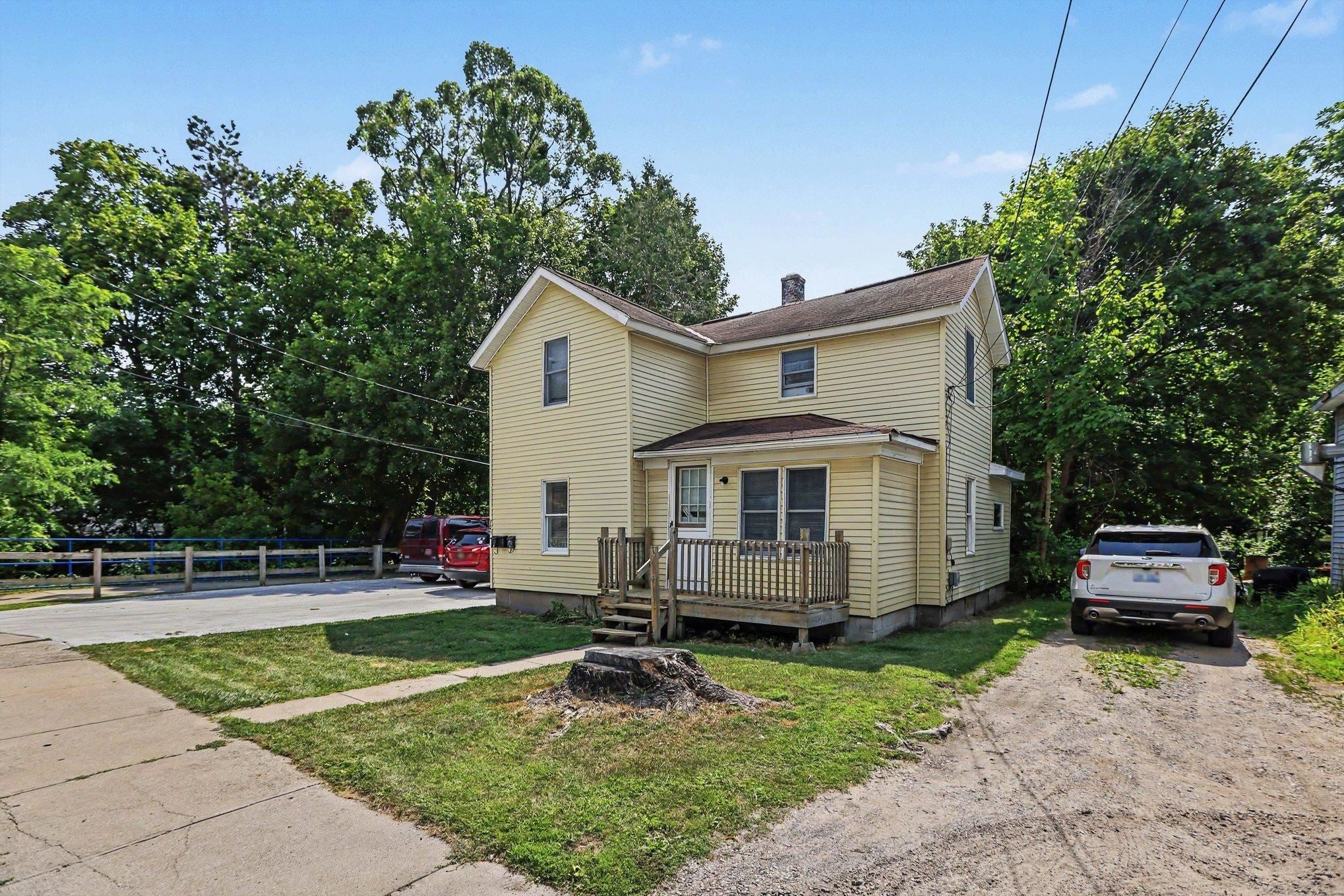 725 N Lake Street