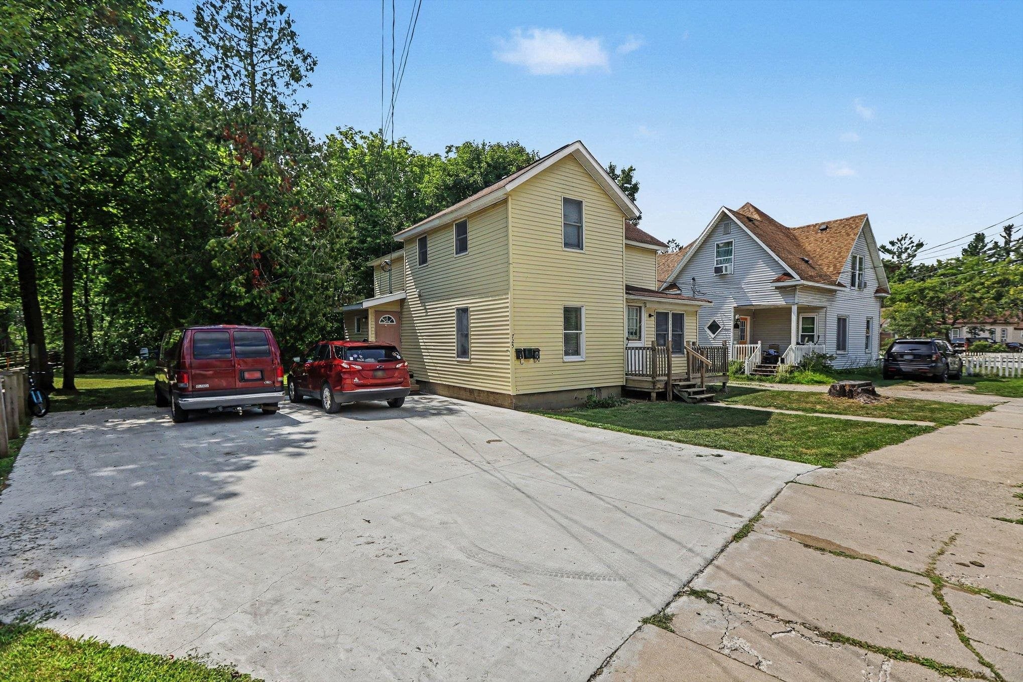 725 N Lake Street