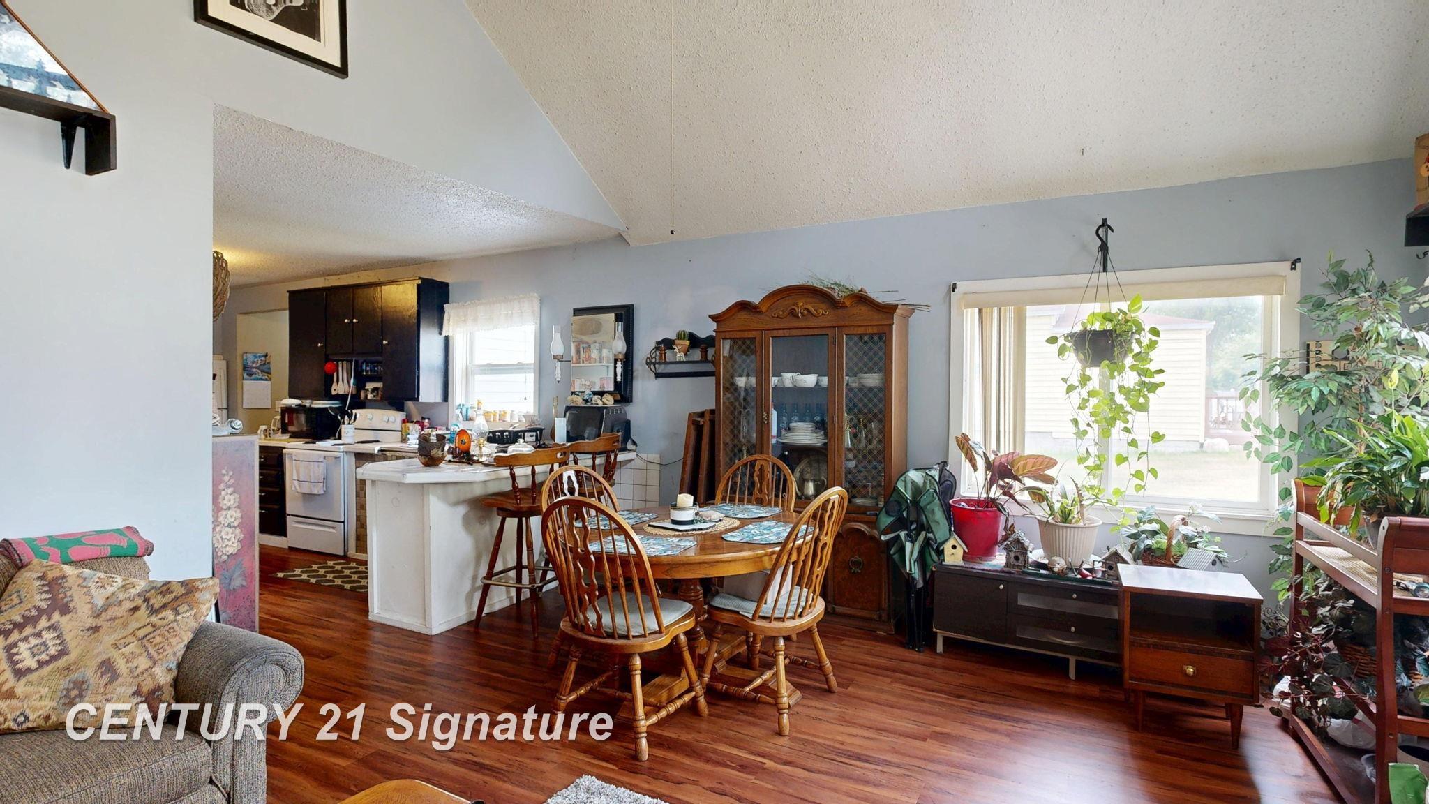 728 Bay Road