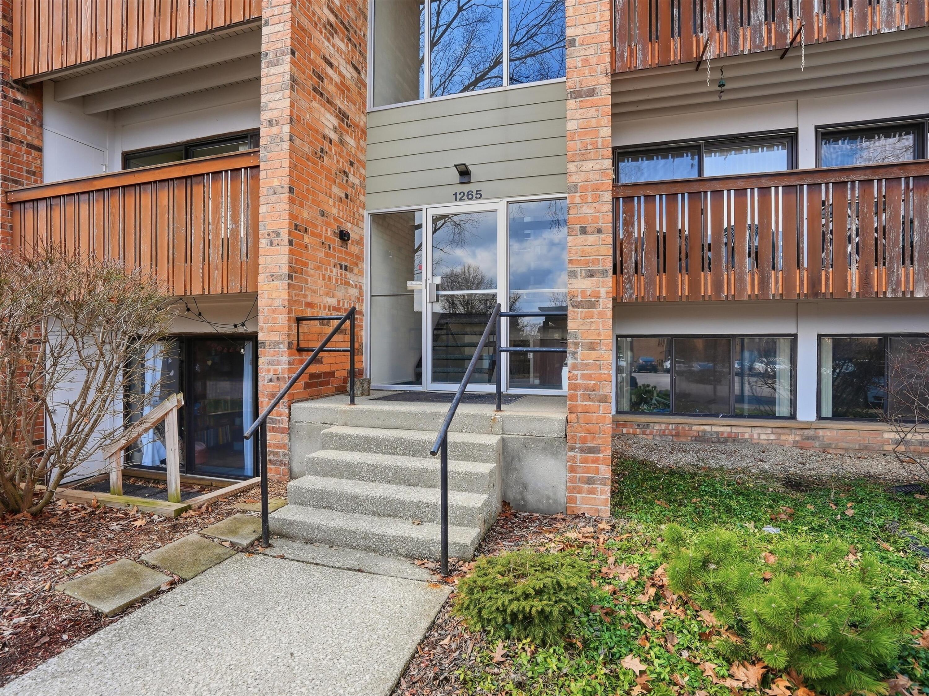 1265 S Maple Road 206