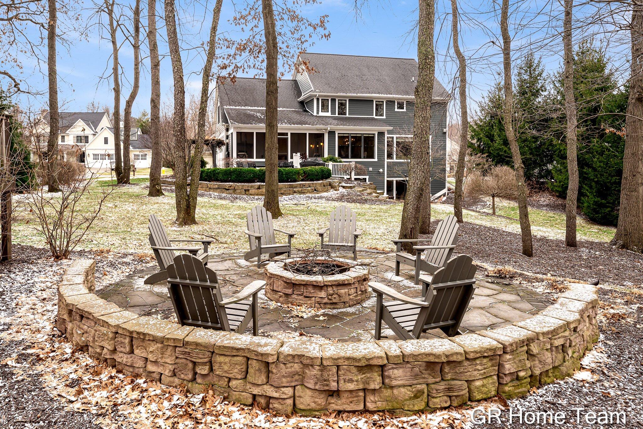 2520 Blackberry Lane NE