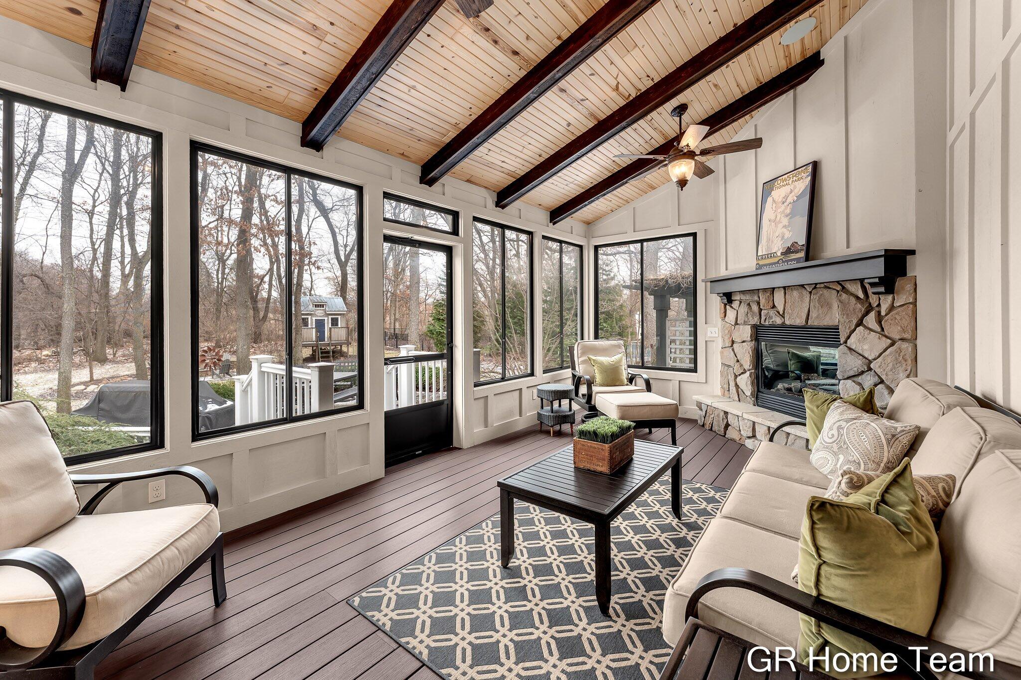 2520 Blackberry Lane NE