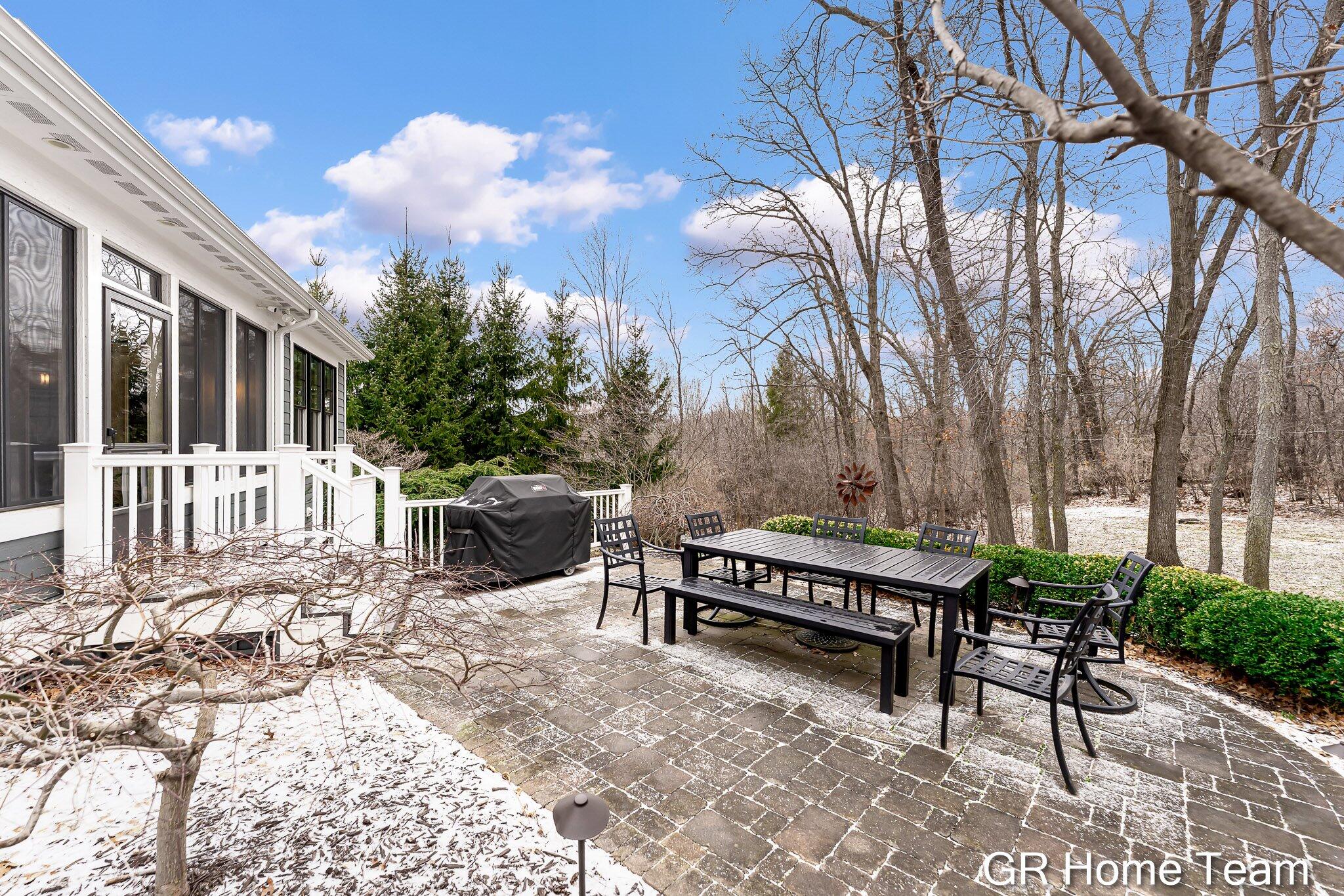 2520 Blackberry Lane NE