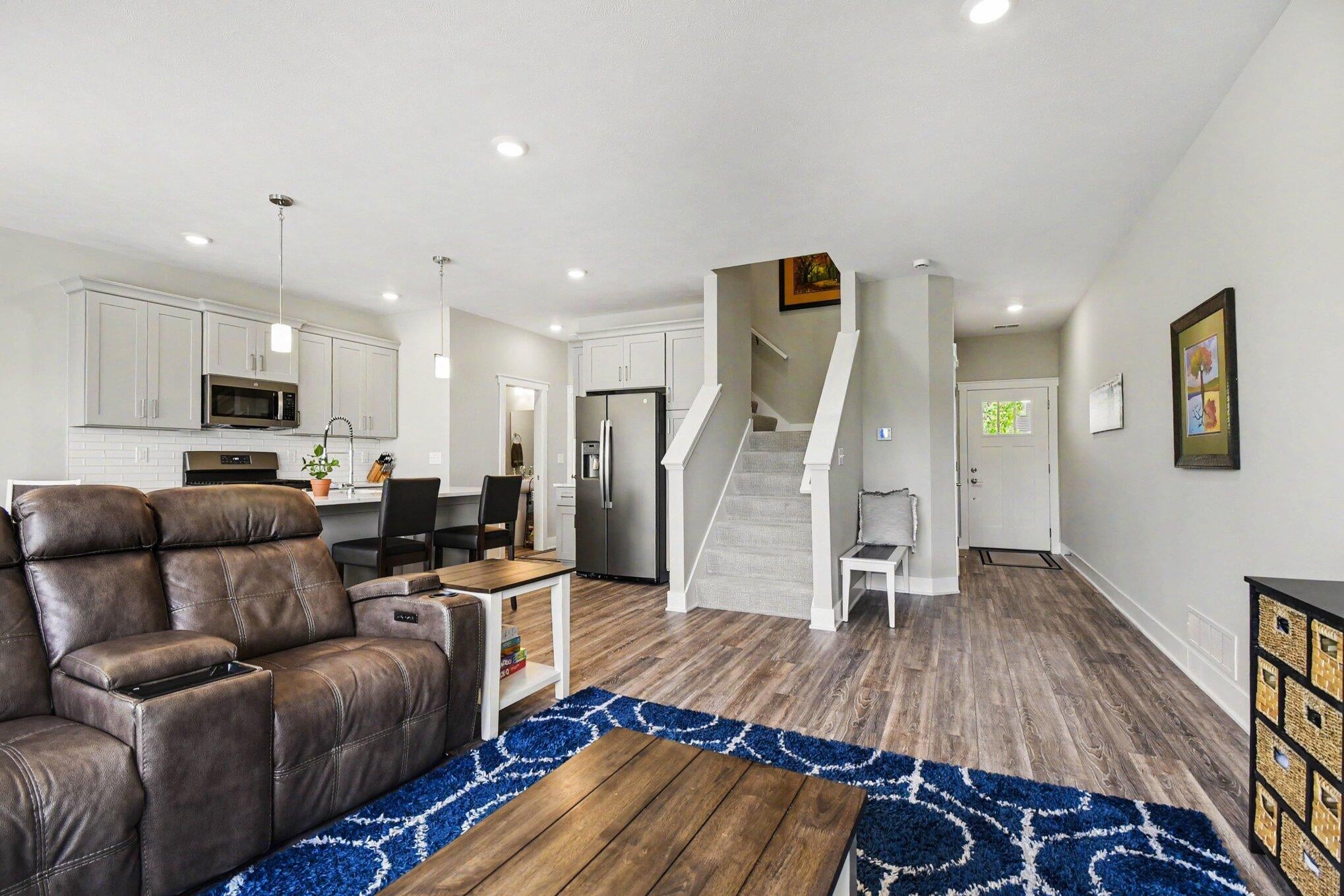 3383 Kings River Street SW 4