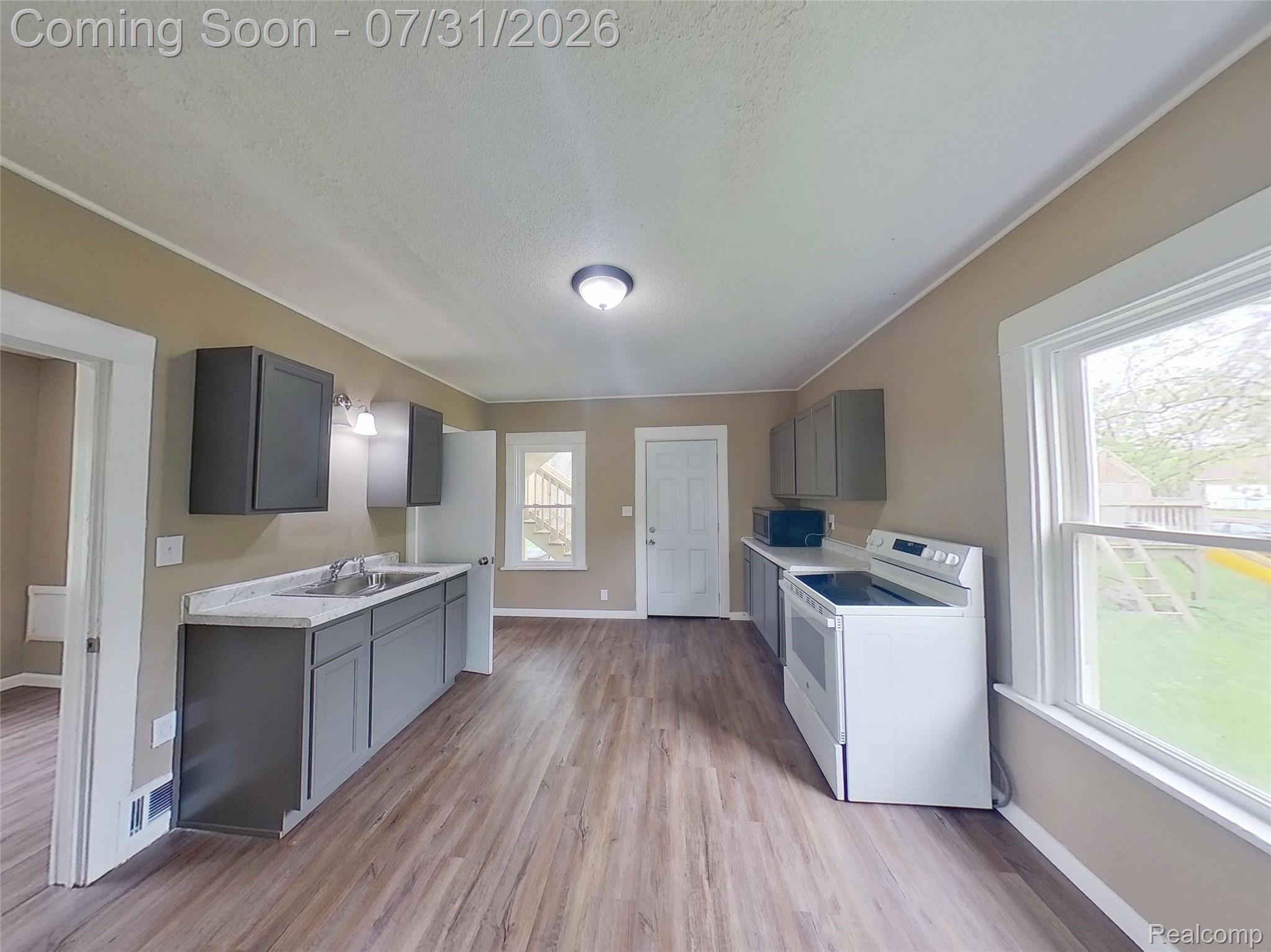 230 Almyra Avenue Upper