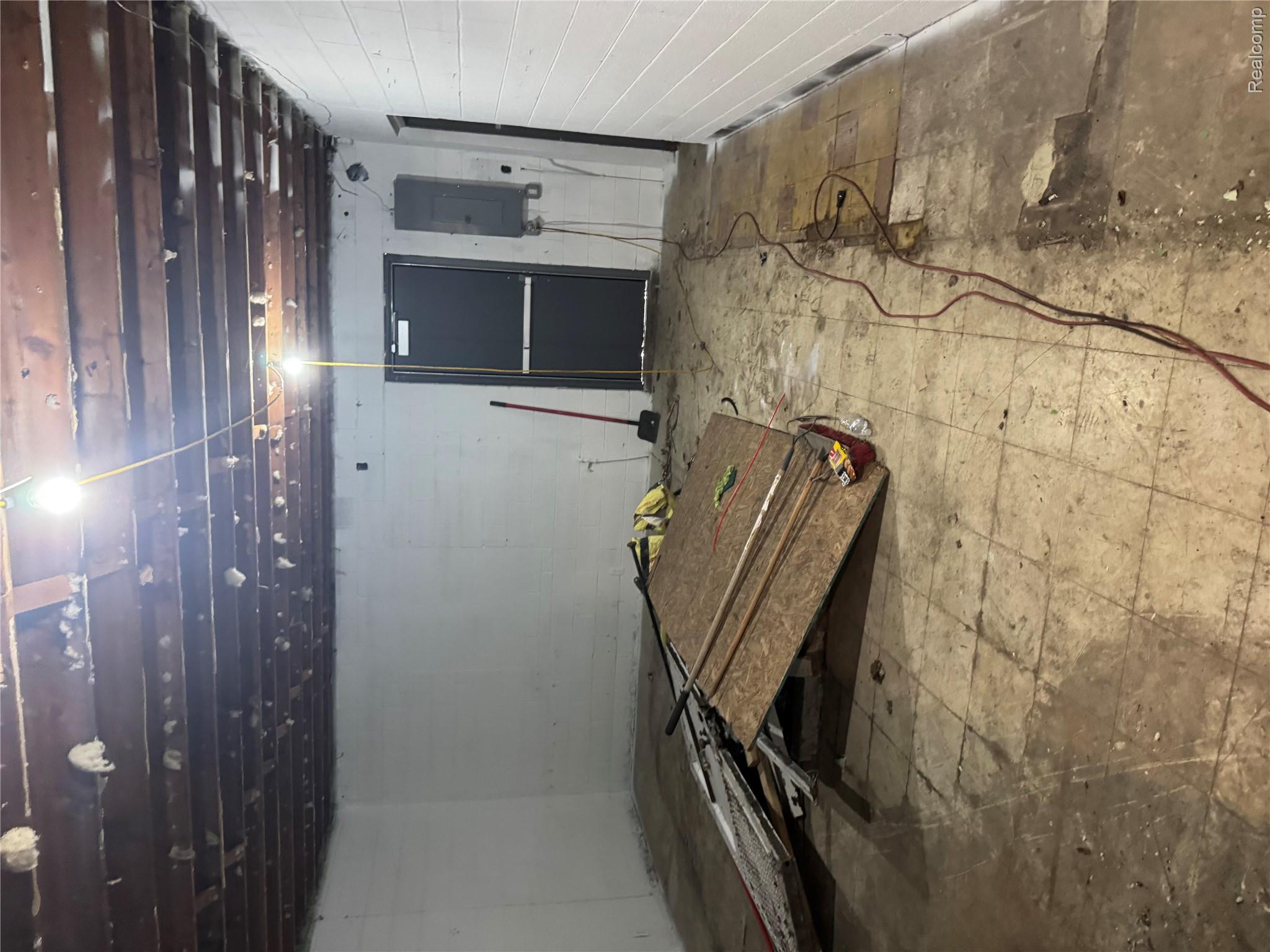 19010 Woodward Avenue