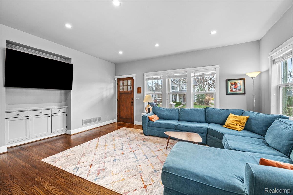 903 Hilldale Drive