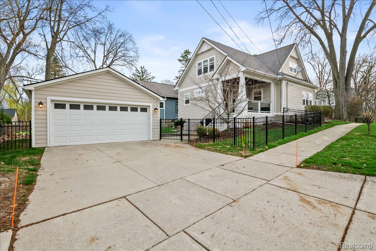 903 Hilldale Drive