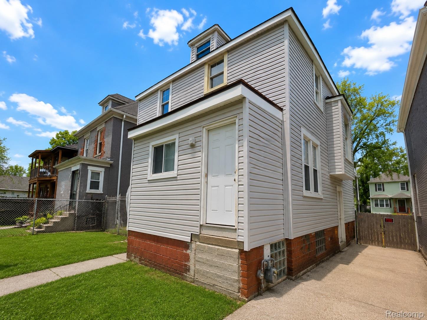 3439 Cadillac Boulevard