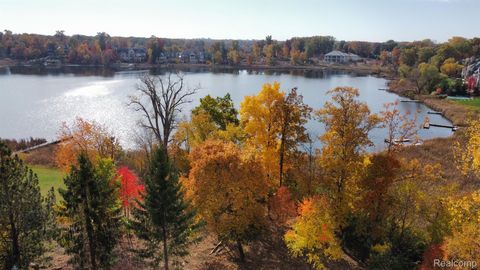 2717 TURTLE SHORES Drive Bloomfield Charter Township MI 48302