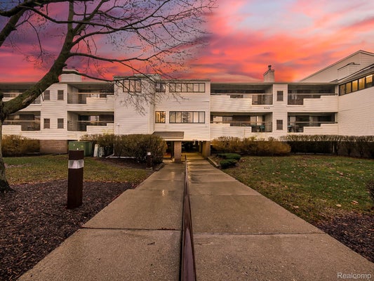 30414 ORCHARD LAKE RD UNIT 12, FARMINGTON HILLS, MI 48334 - Image c46d60ba2e7ae2c8550c074c112d38c3/1383179150
