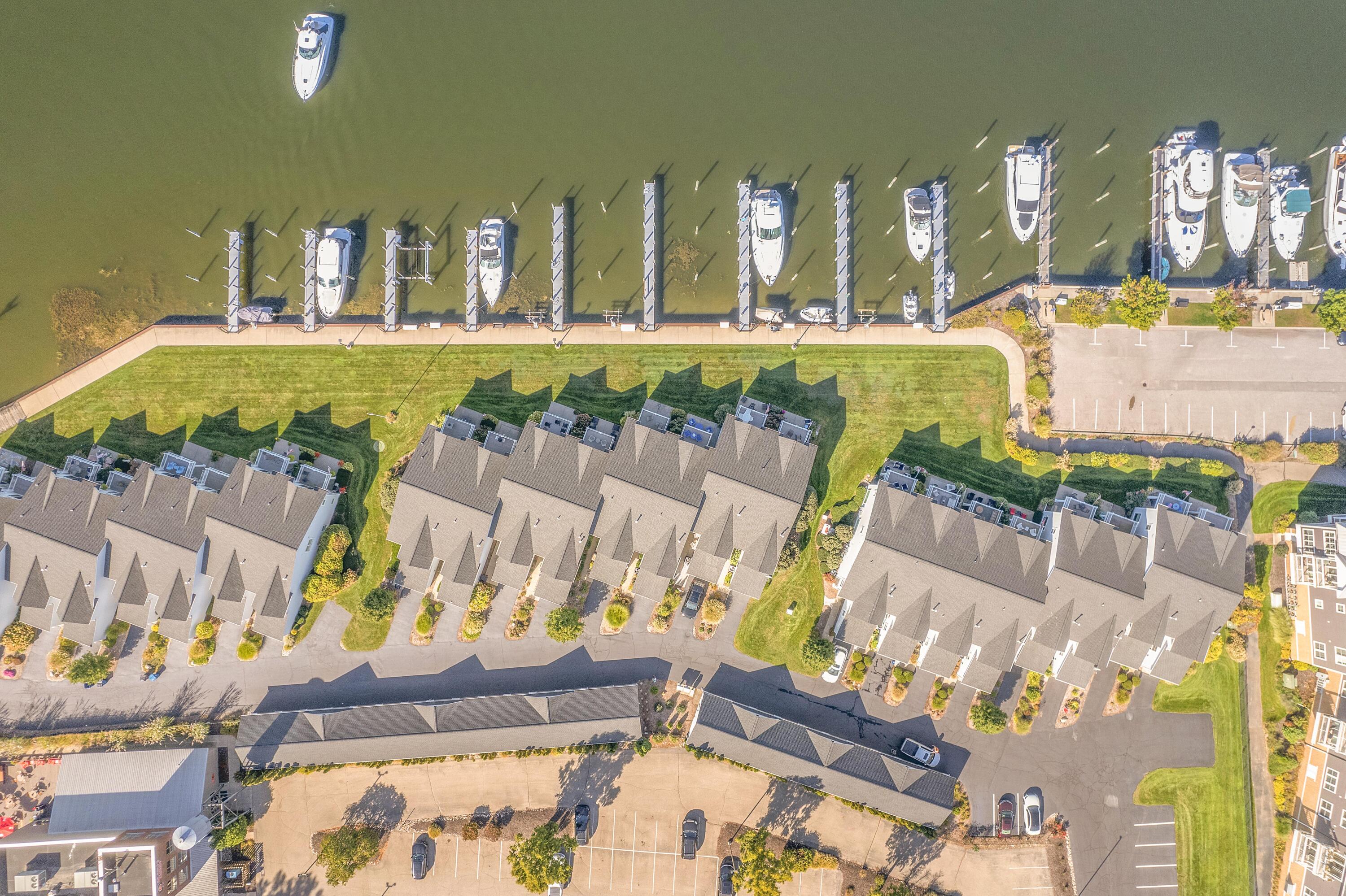 943 W Savidge Street