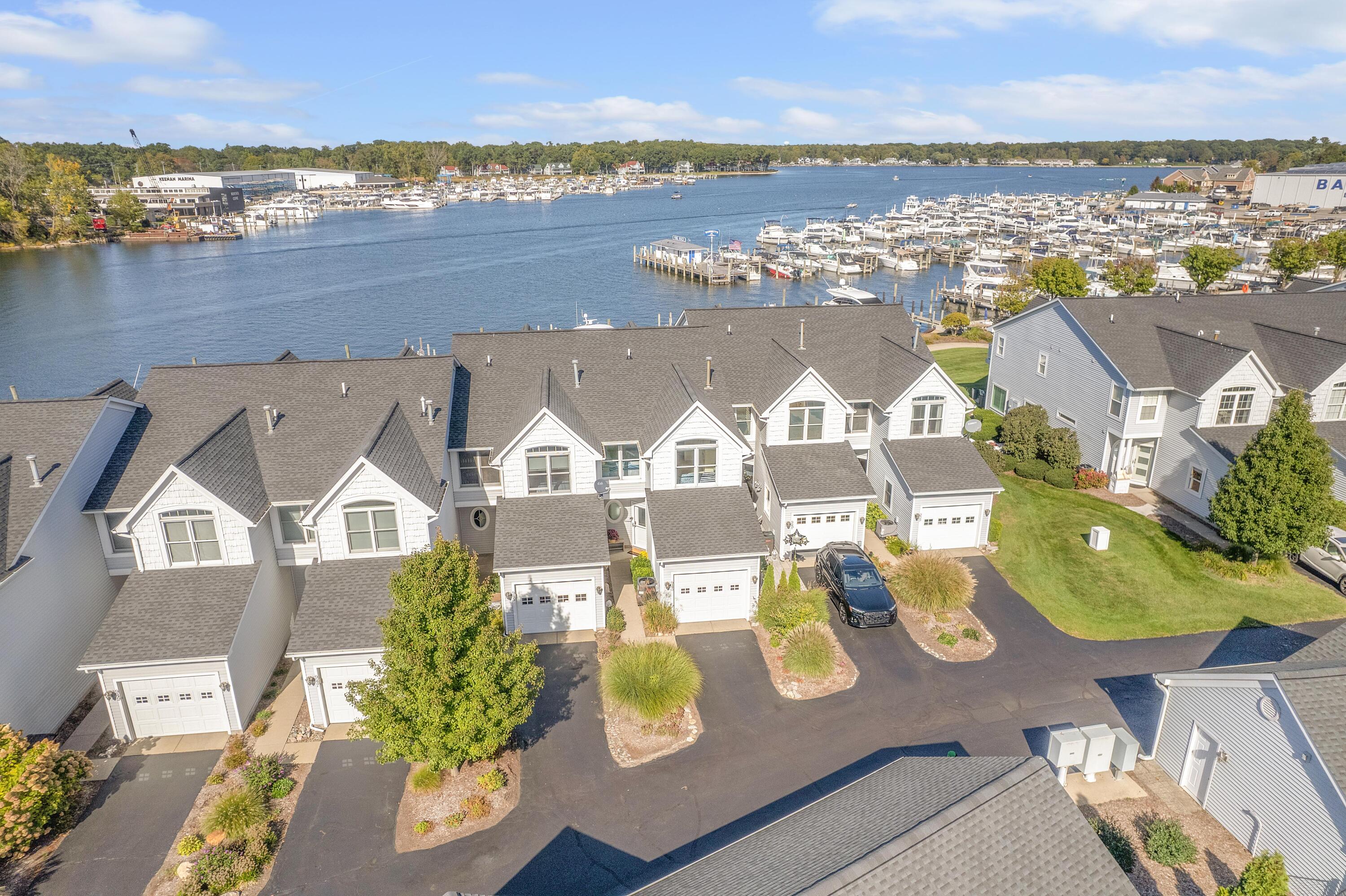 943 W Savidge Street