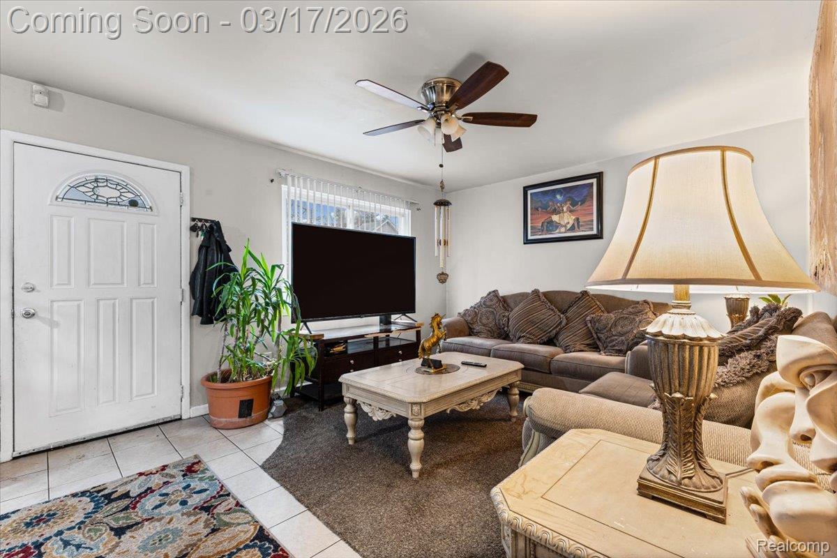 825 Robinwood Street