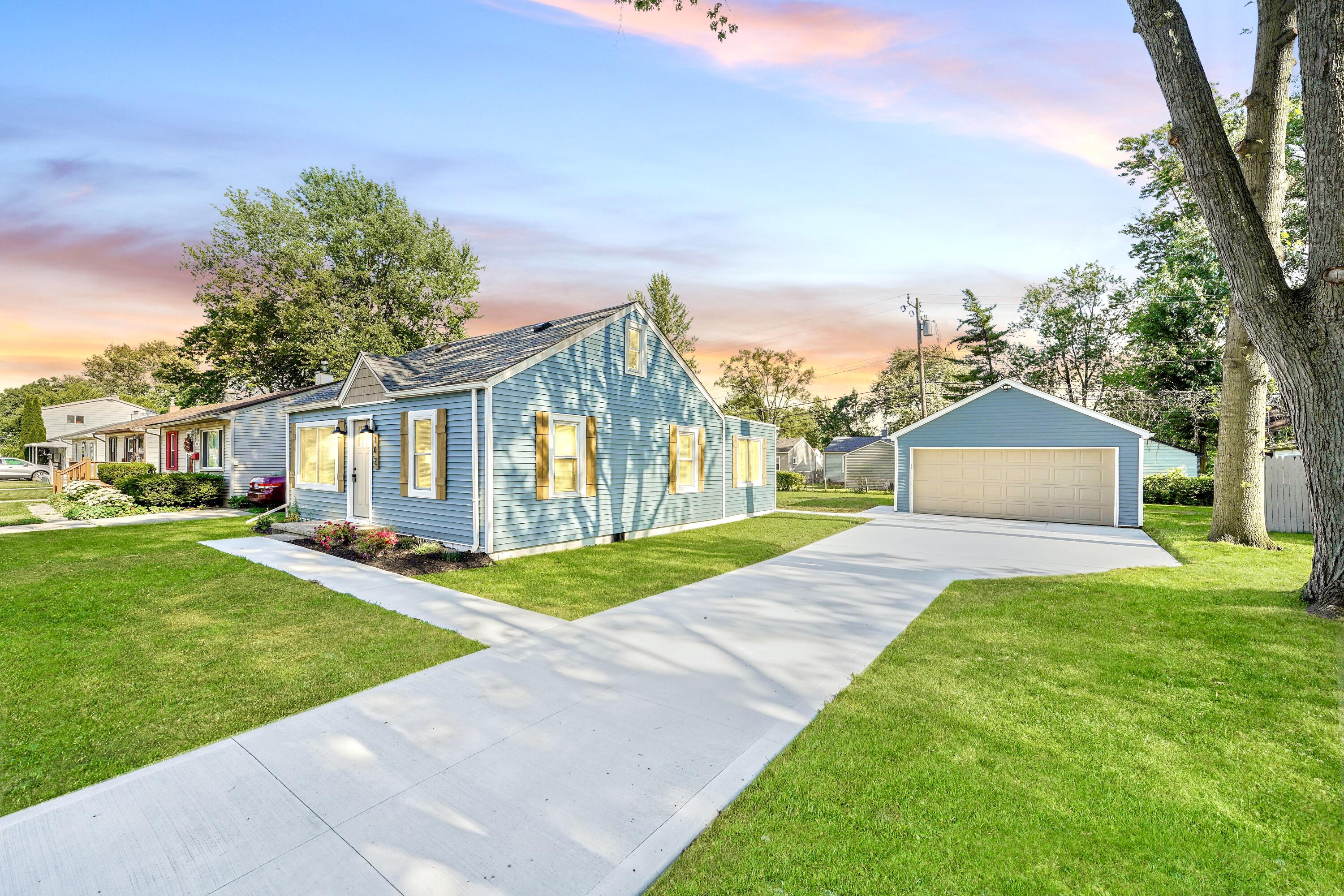 102 E Dallas Avenue