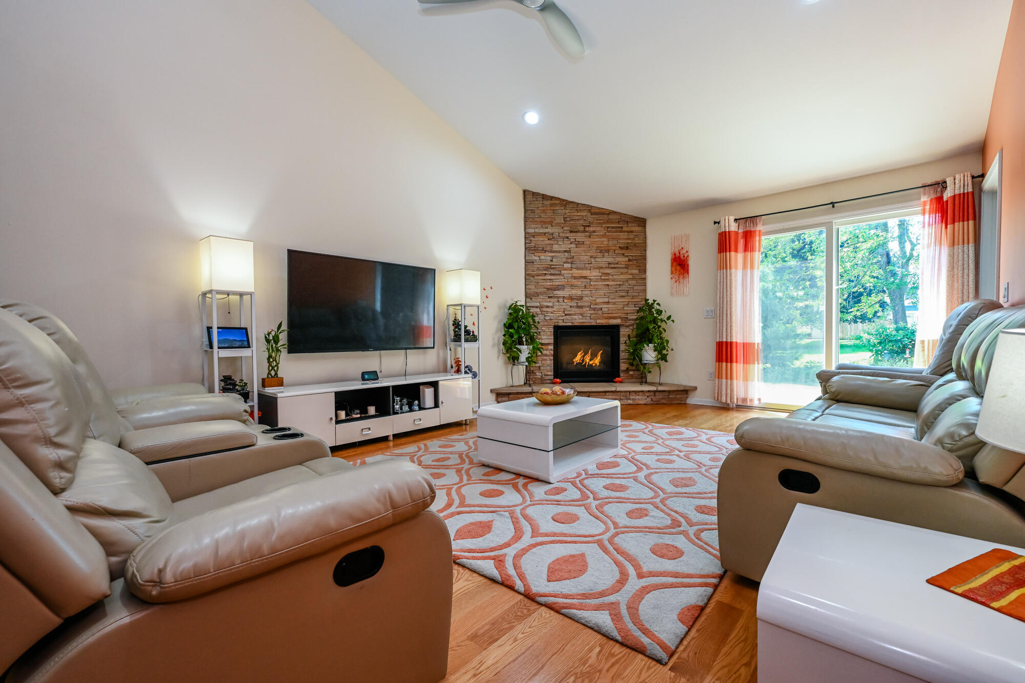 2566 HOLIDAY HOUSE Road