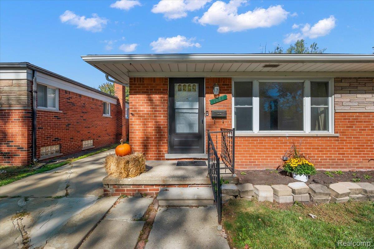 1687 Fontaine Avenue