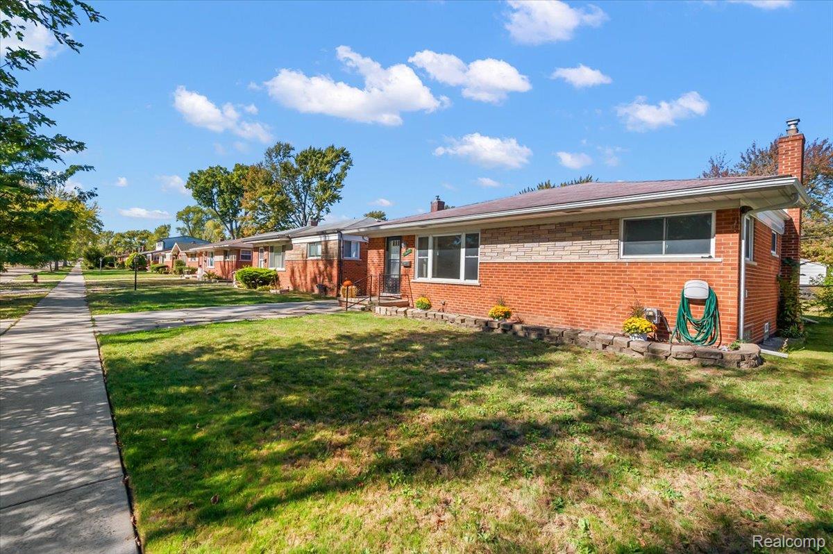 1687 Fontaine Avenue