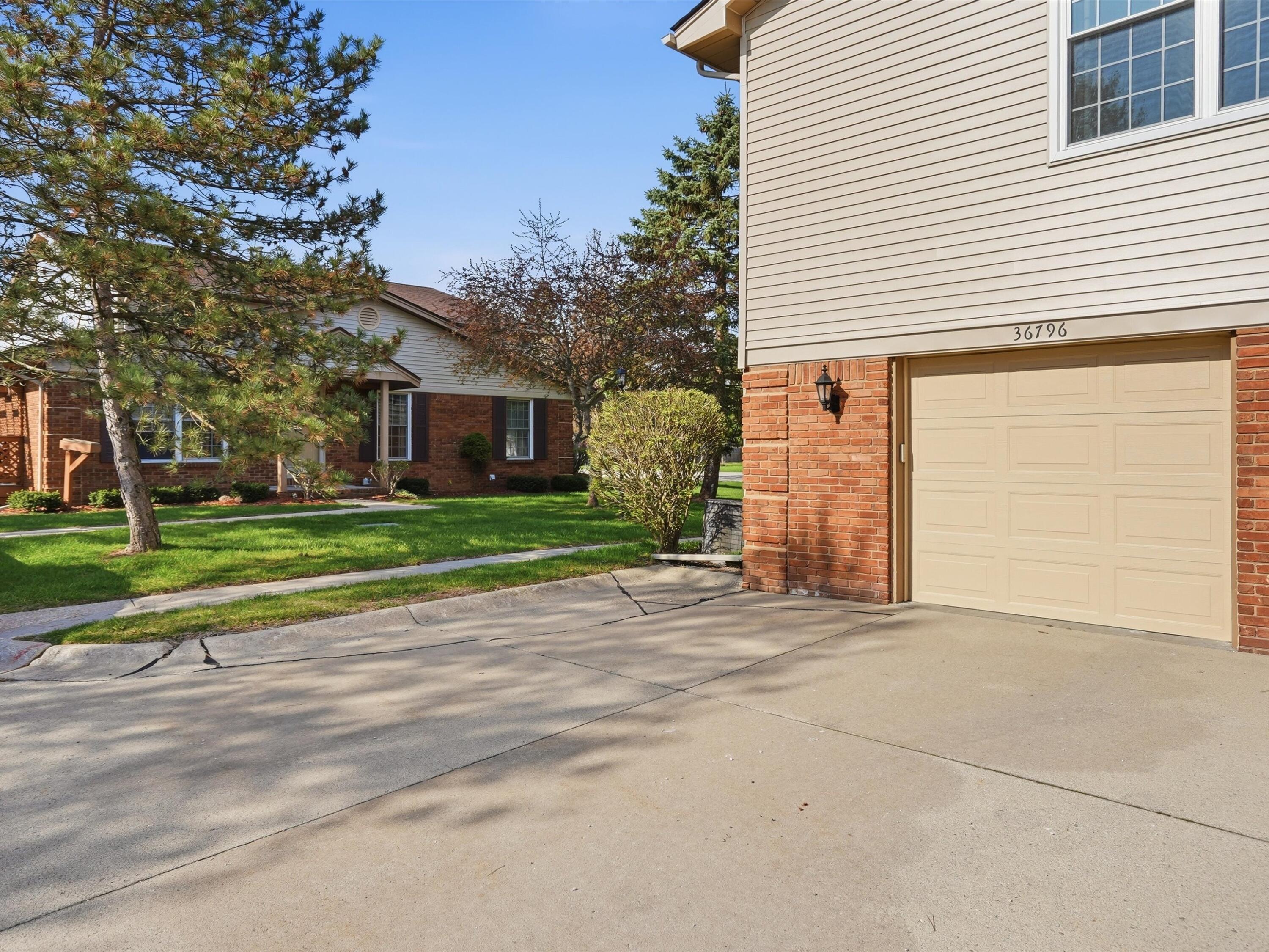 36796 Lakeview Lane