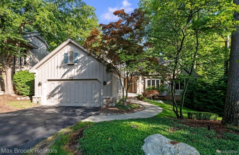 Photo of 4904 Woodcliff Hill Road N, West Bloomfield Charter Township, MI 48323 (MLS # 20261077561)
