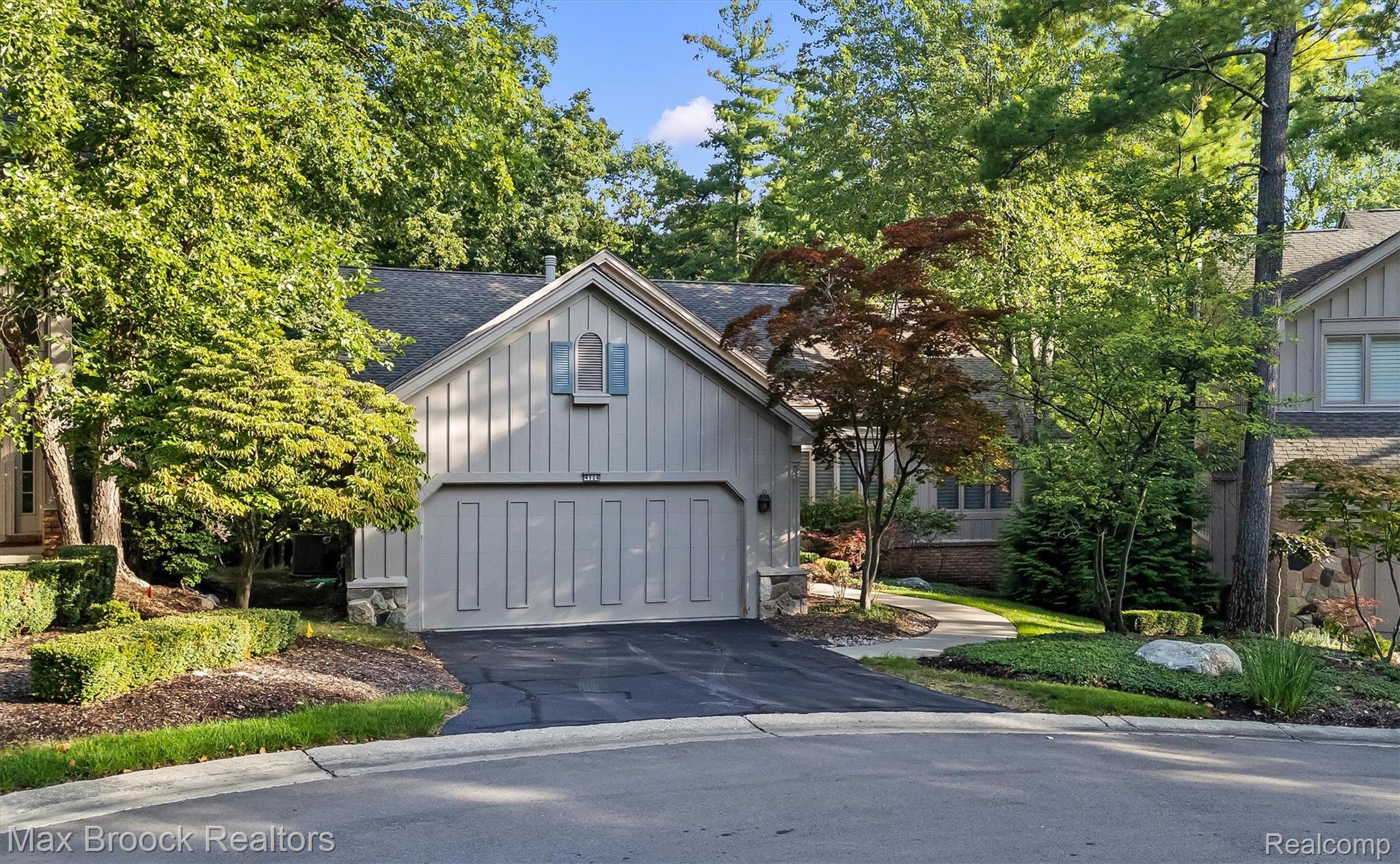 4904 Woodcliff Hill Road N