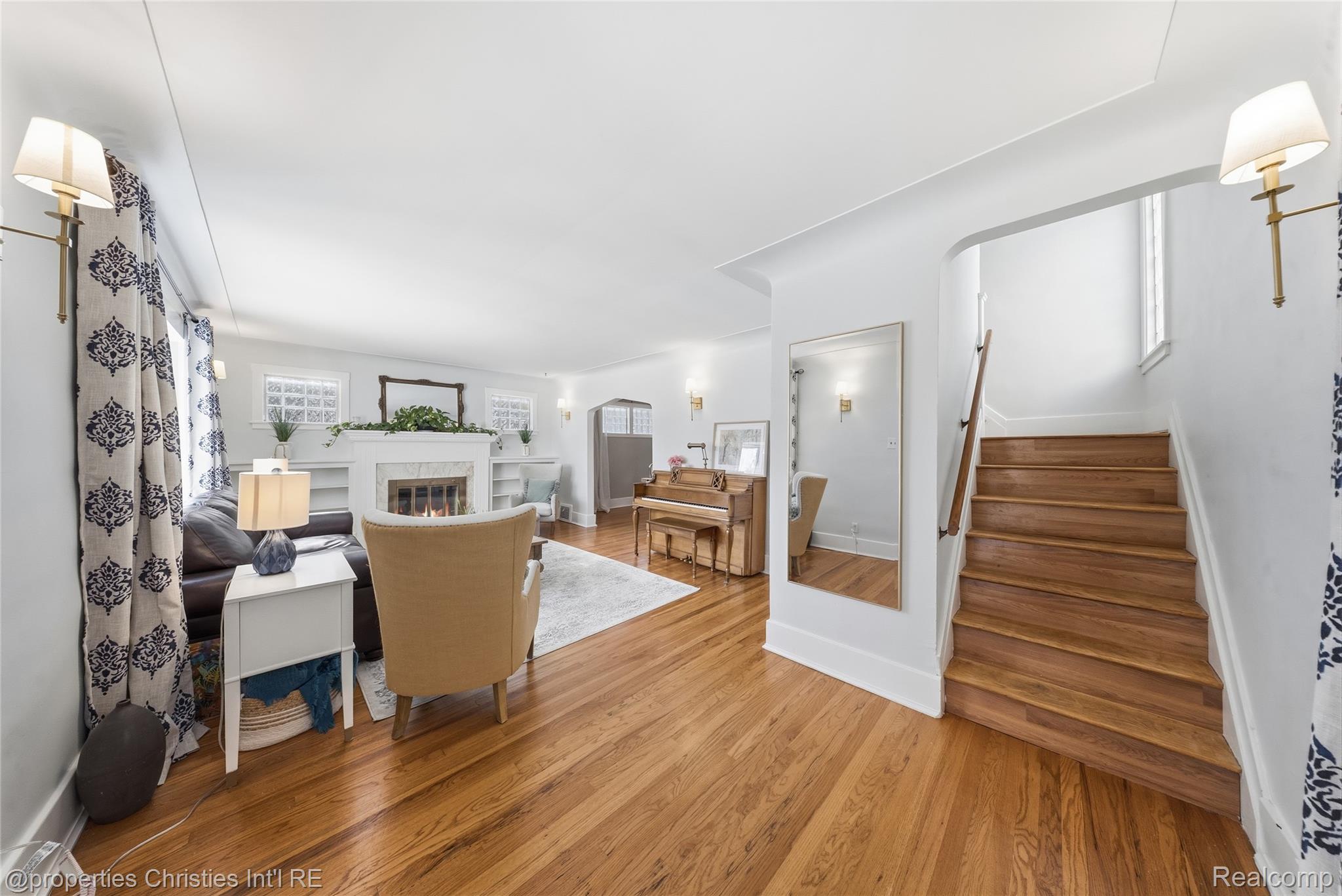 1021 N Altadena Avenue E