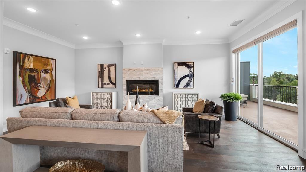 856 N. Old Woodward Avenue 406