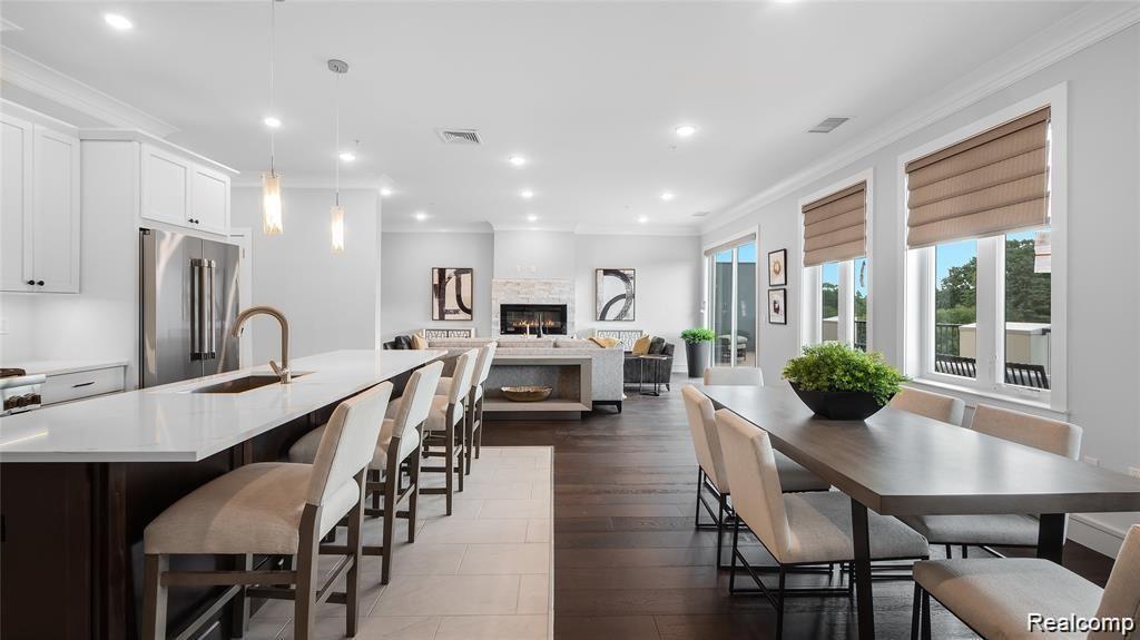 856 N. Old Woodward Avenue 406