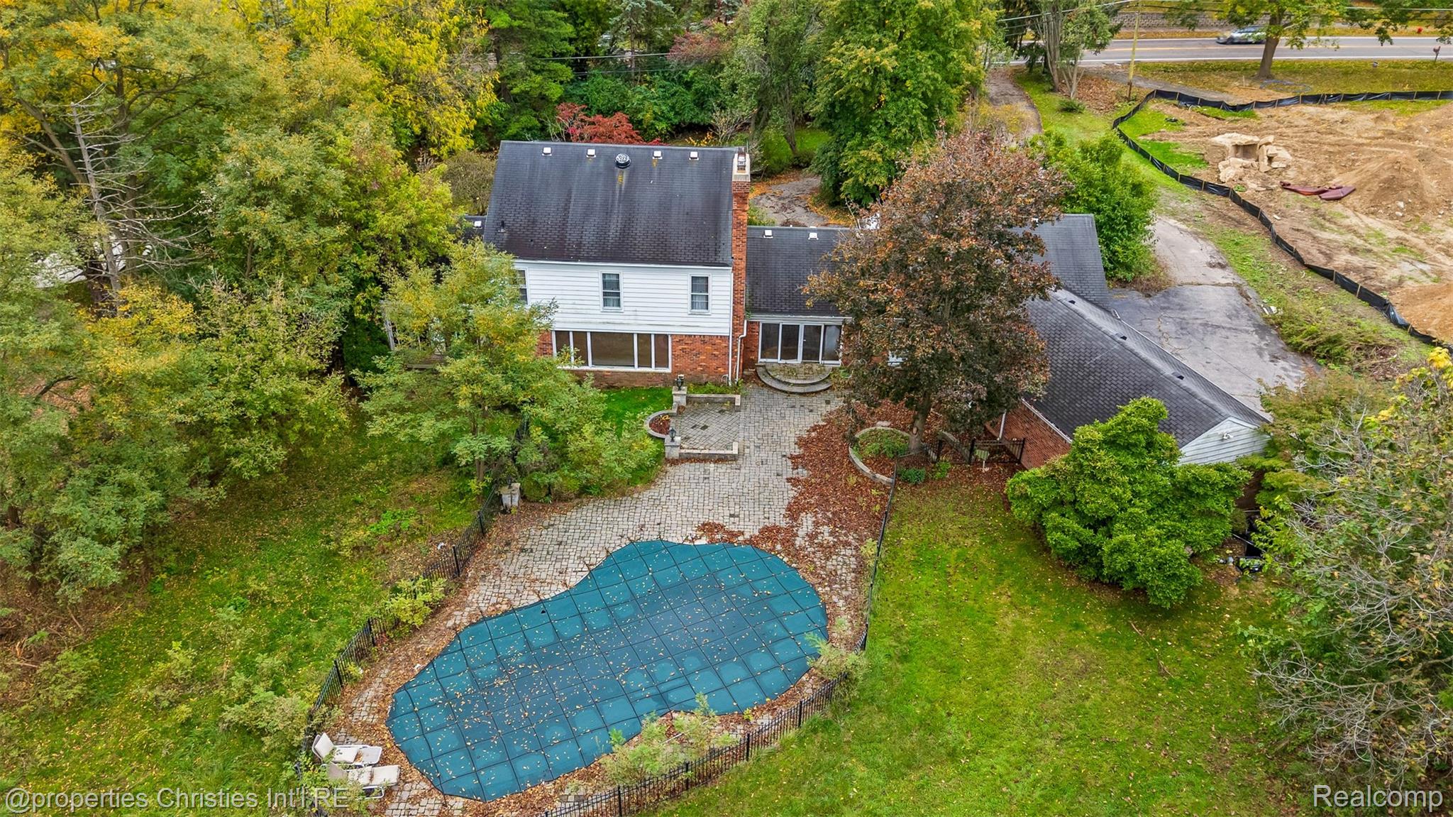 3326 Quarton Road