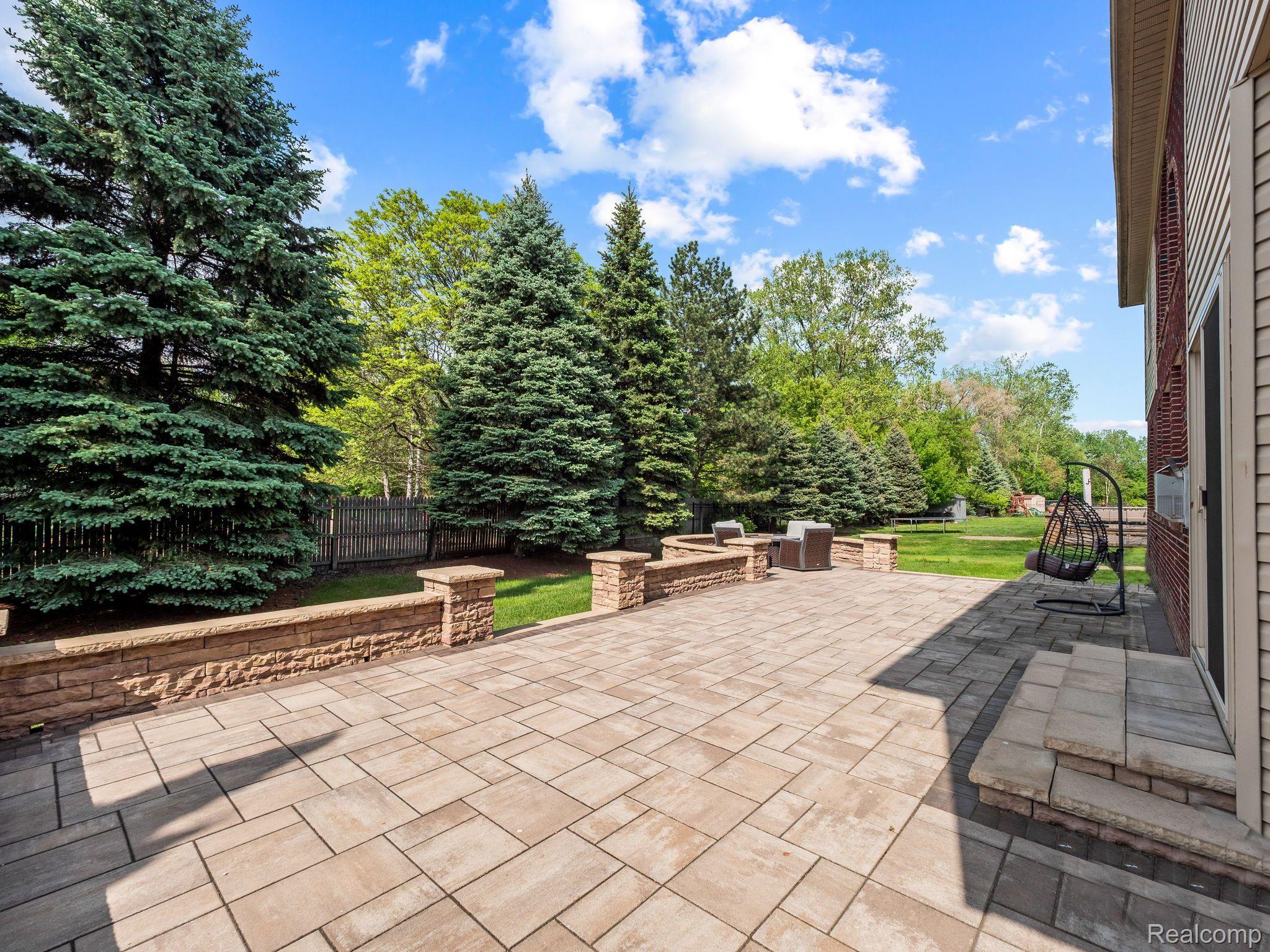 1231 BURNS Drive