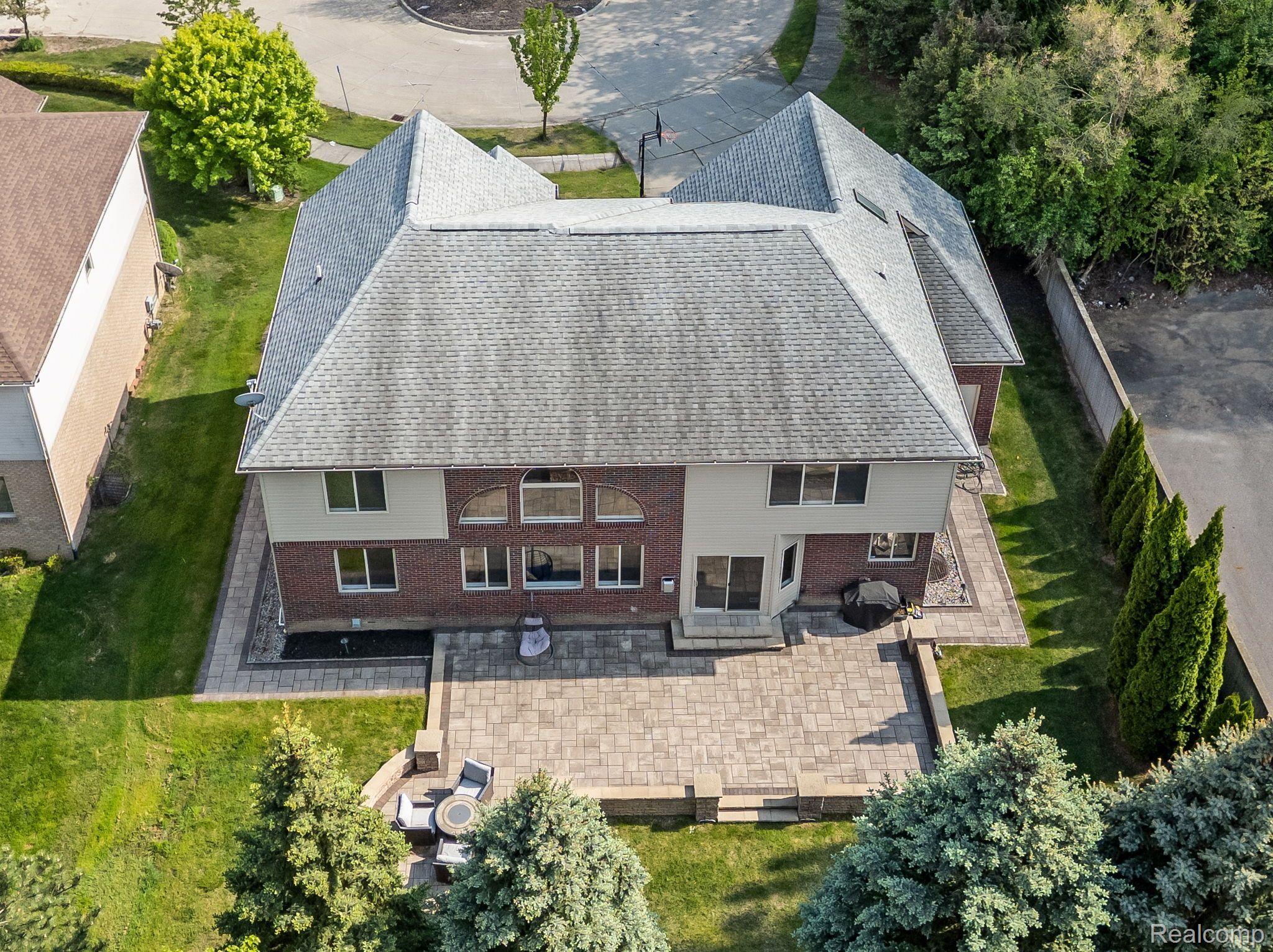 1231 BURNS Drive