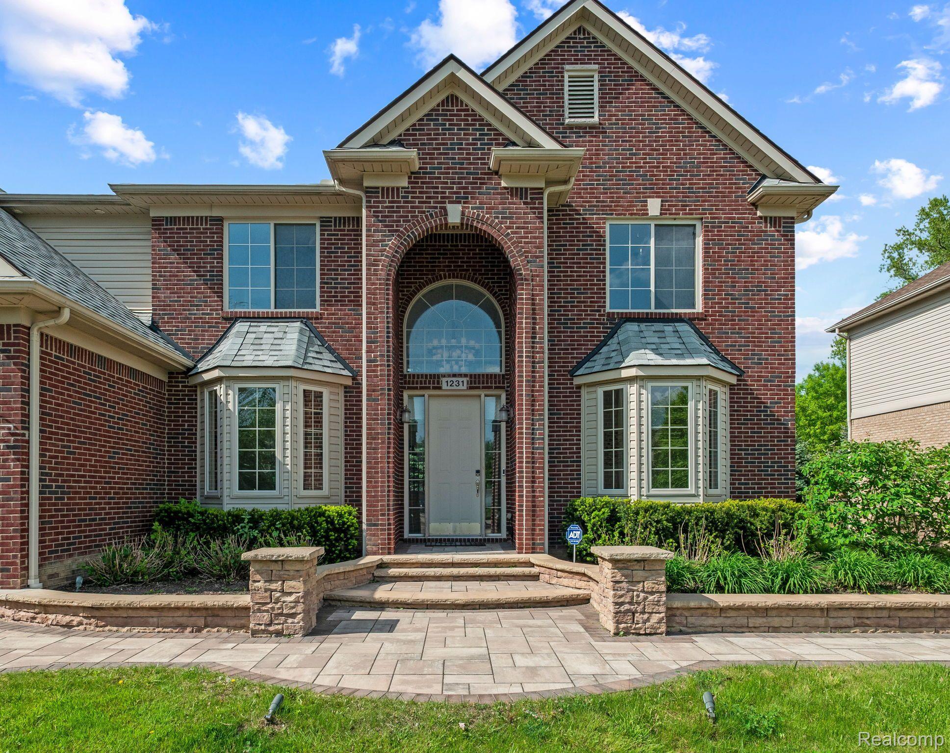 1231 BURNS Drive