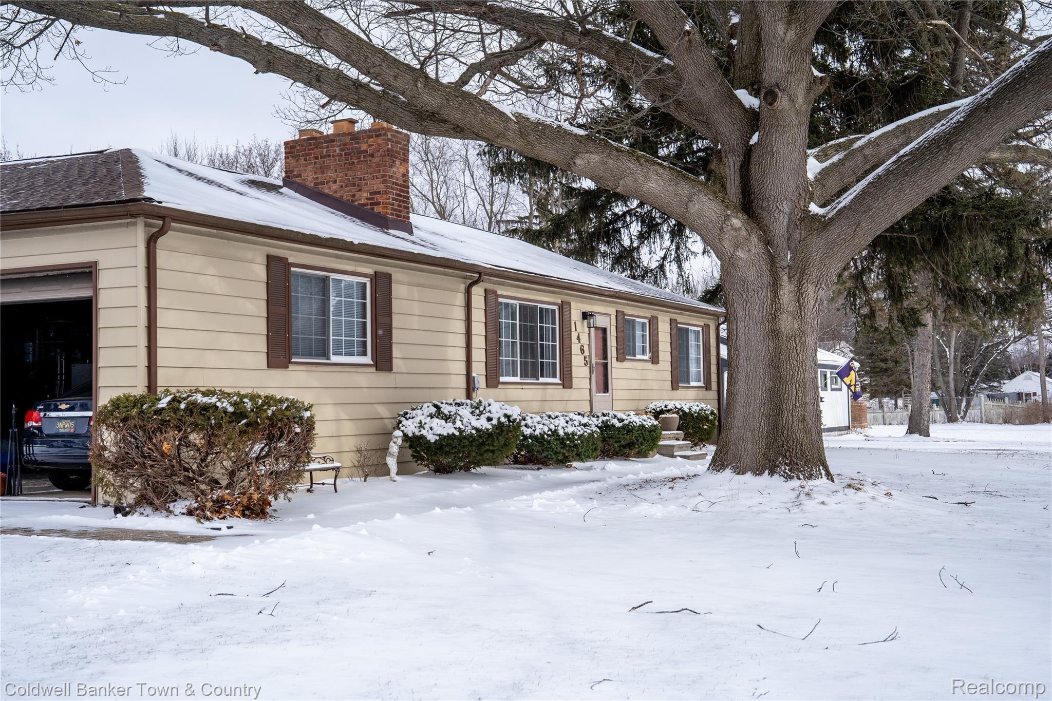 1465 N Pontiac Trail