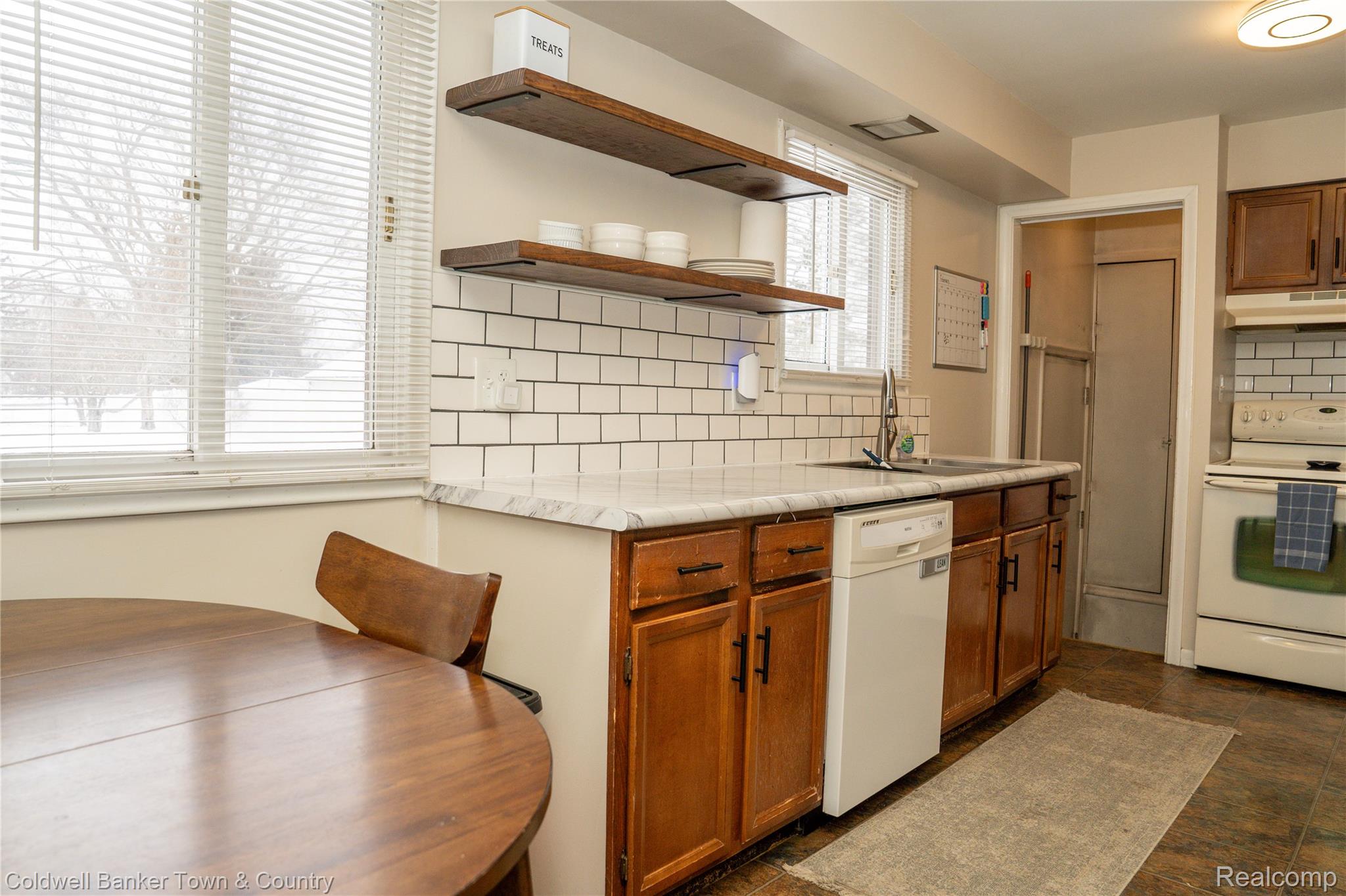 1465 N Pontiac Trail